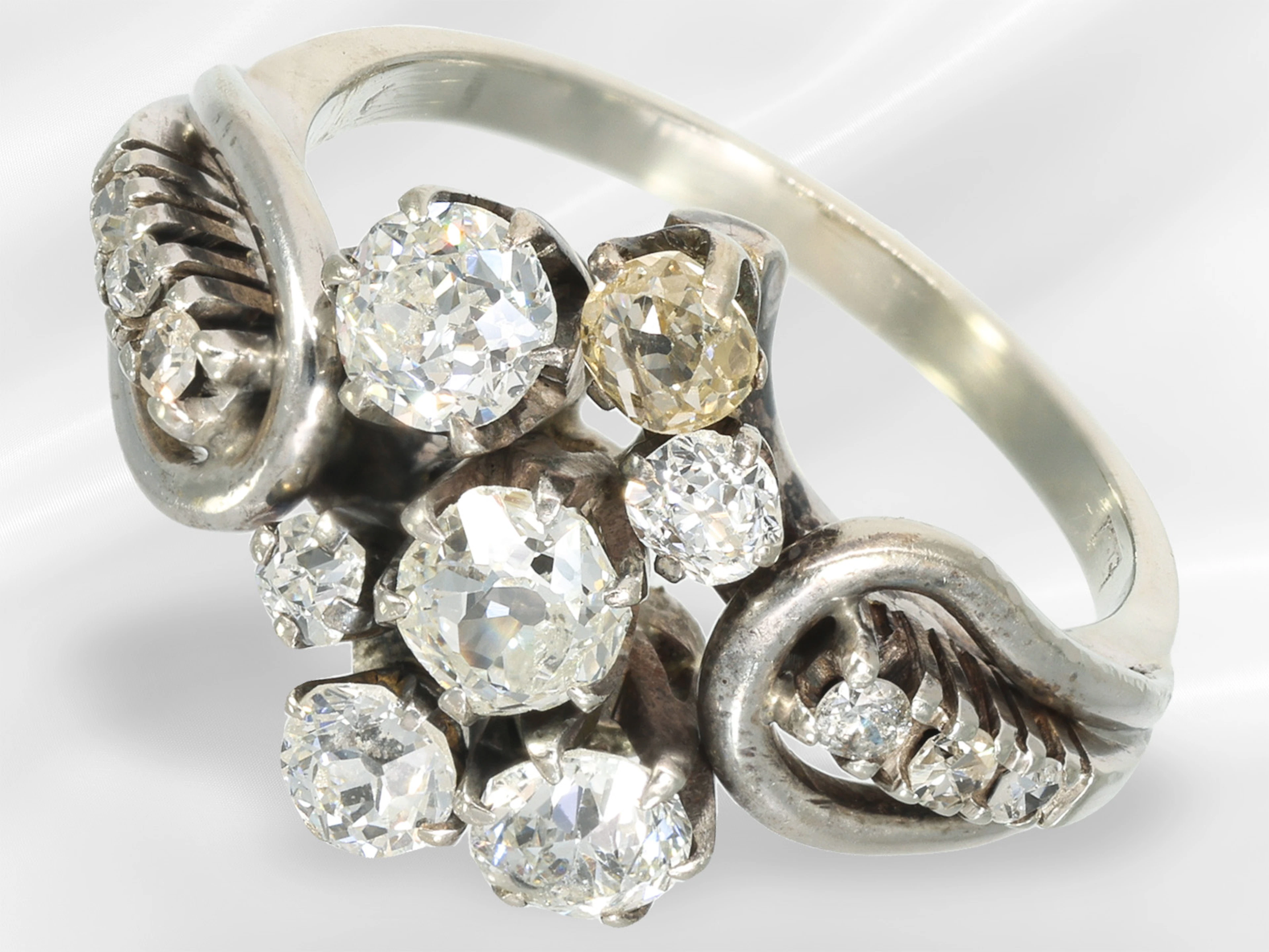 Ring: antique goldsmith's ring with old-cut diamonds, ca. 1.1 ct