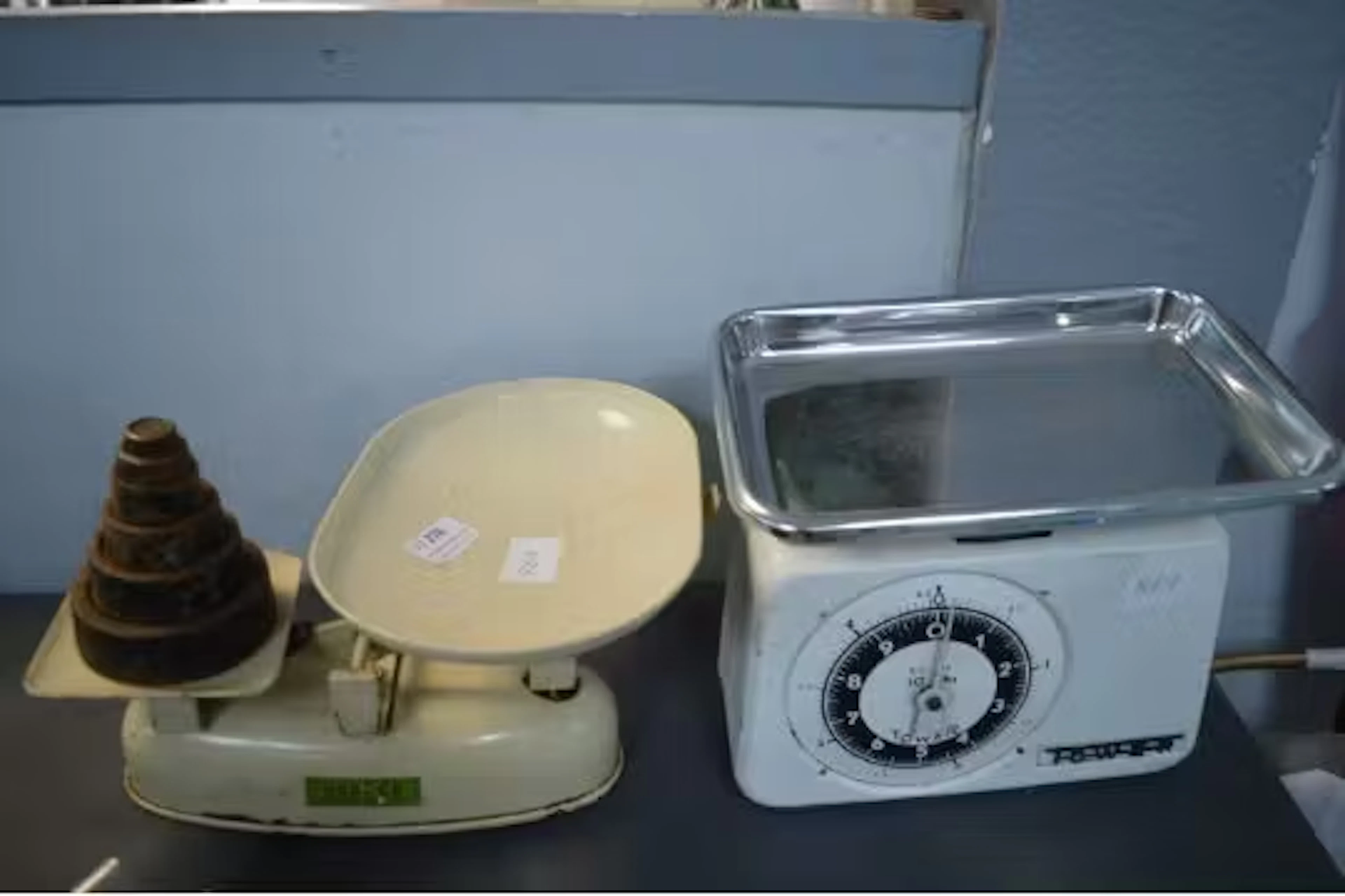 2x Sets of Vintage Kitchen Scales