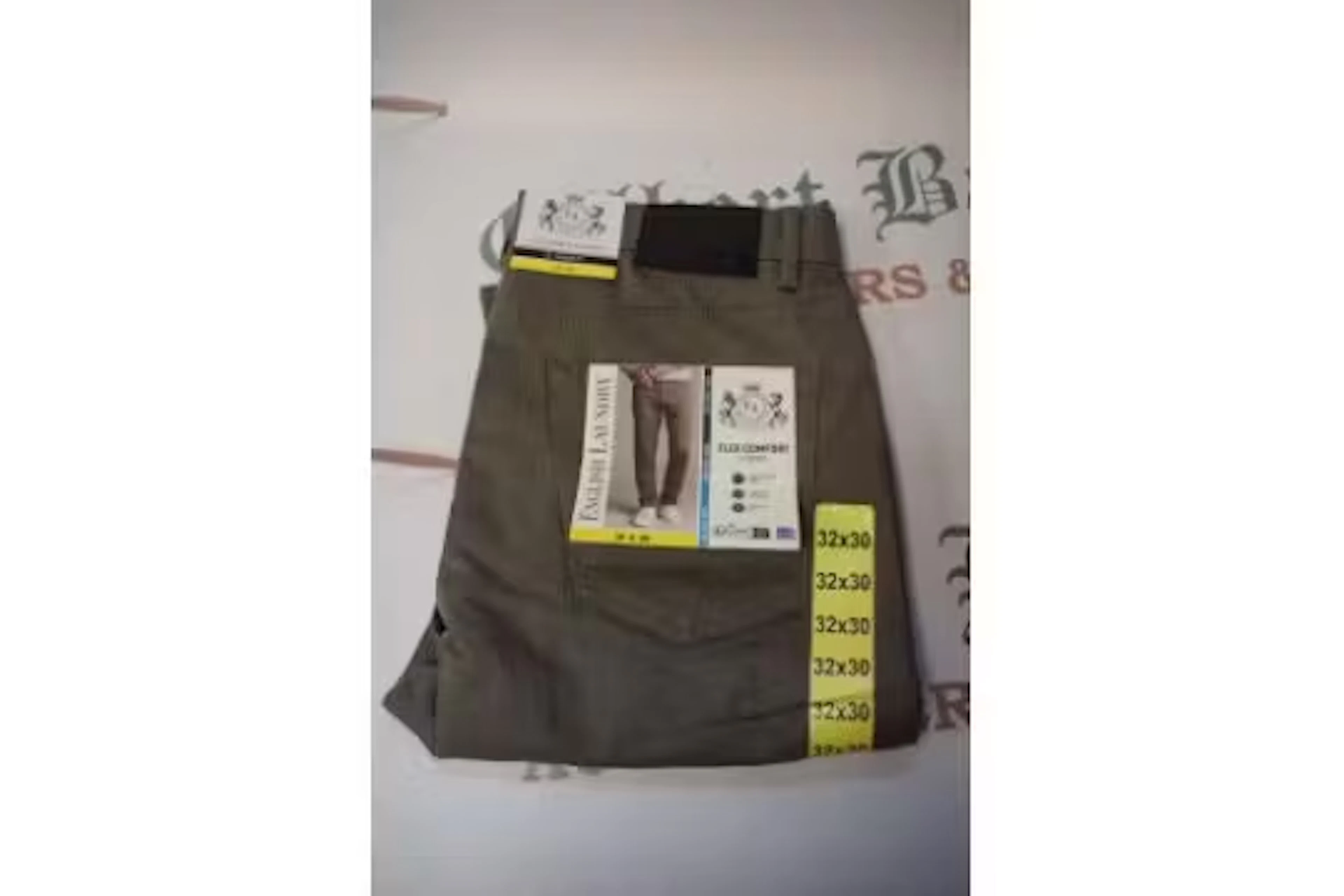 *English Laundry Men’s Khaki Trousers Size: 32x30