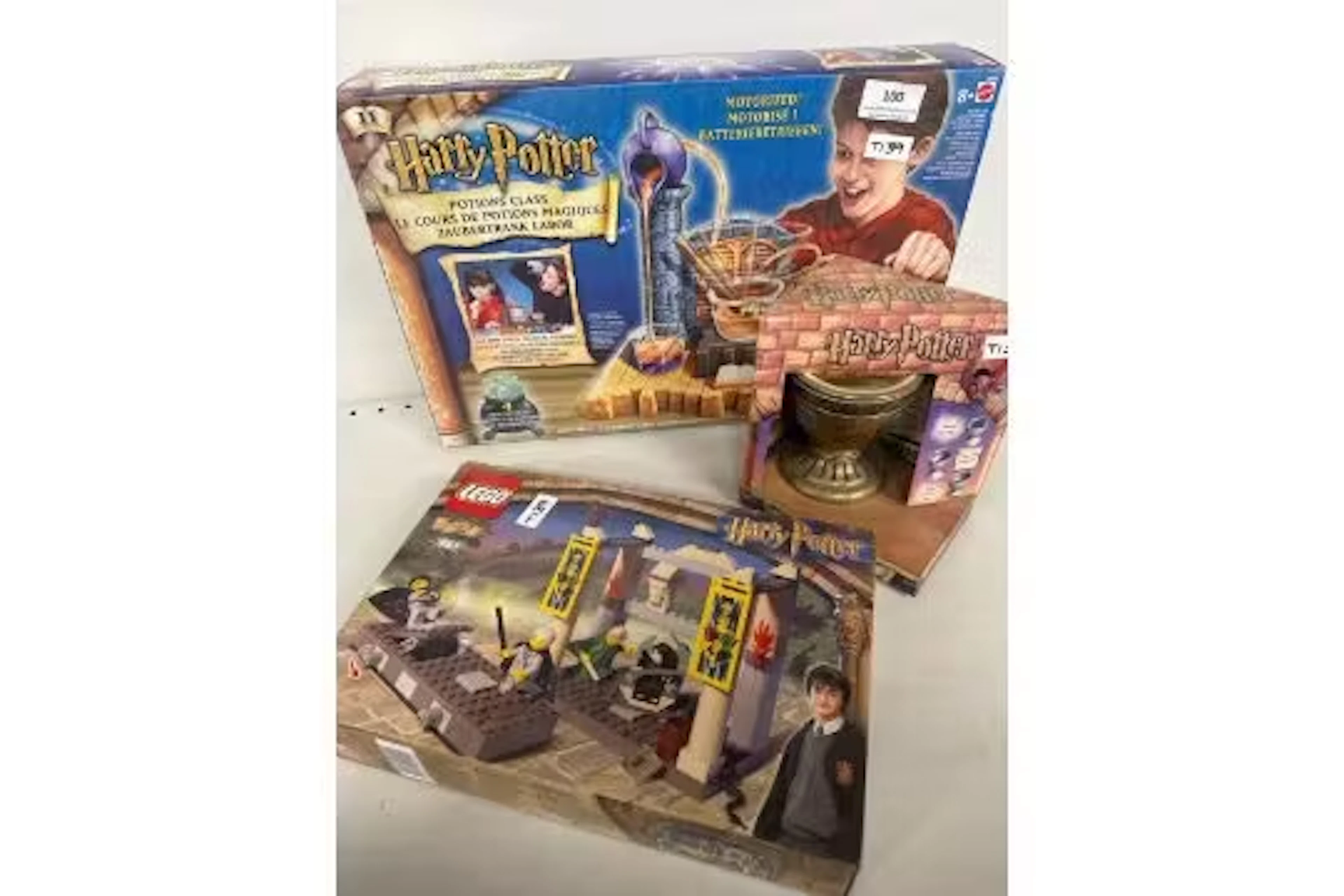 Harry Potter Bundle including LEGO set no. 4733, potions class kit