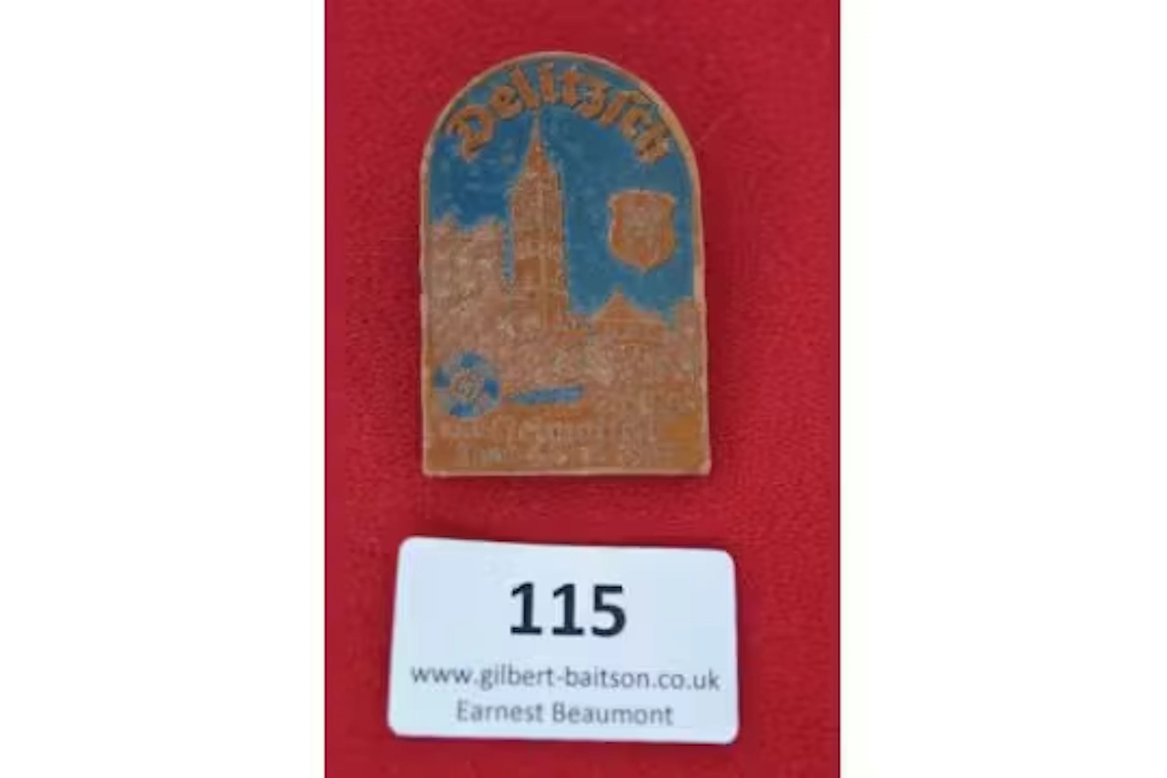 A German Day Badge, pressed brown plastic issue with coloured highlights