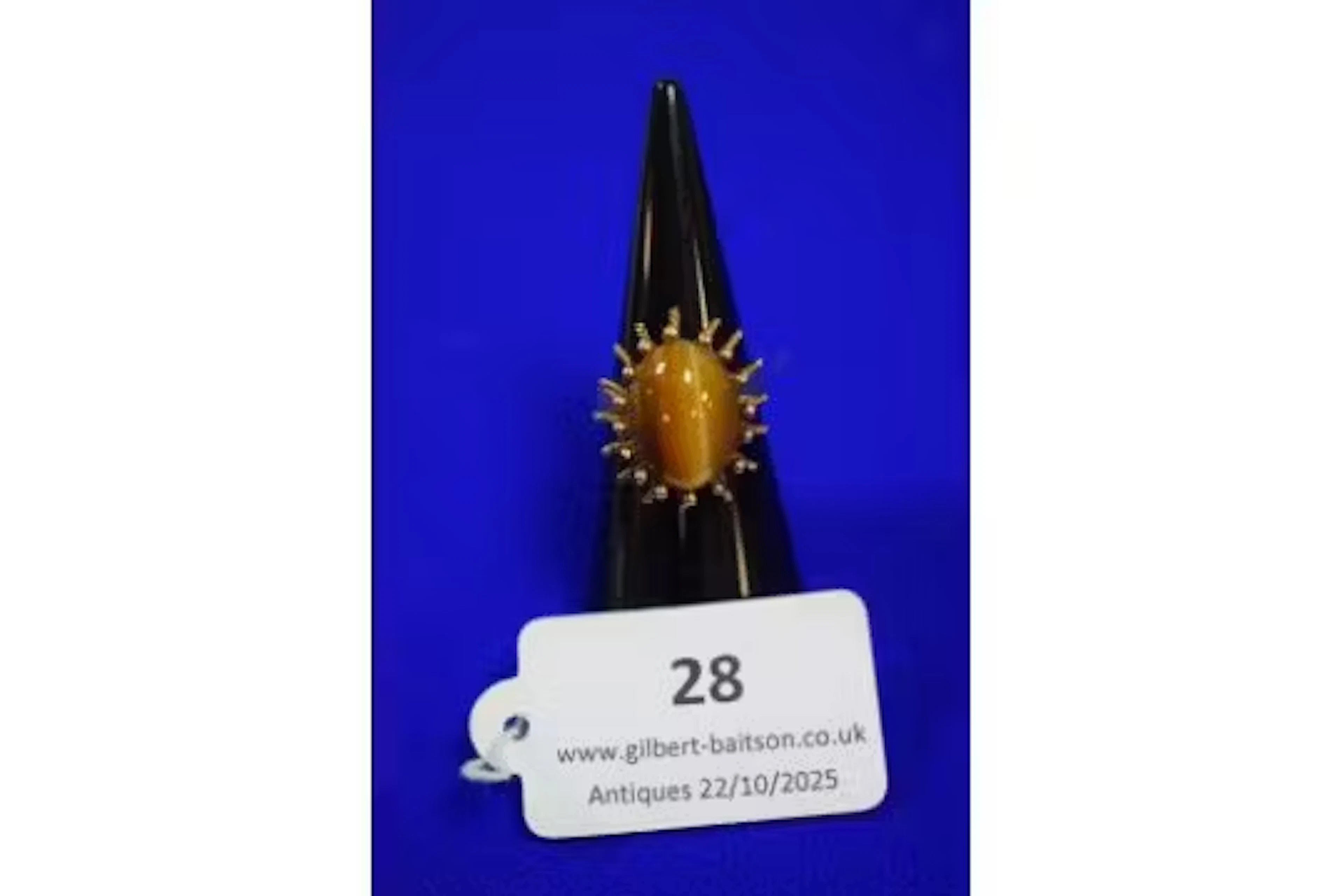 18ct Gold Ring with Tigers Eye ~7g total Size: P