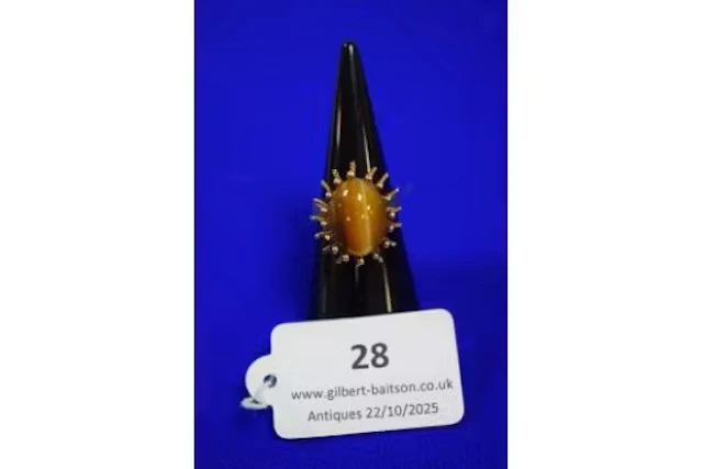 18ct Gold Ring with Tigers Eye ~7g total Size: P