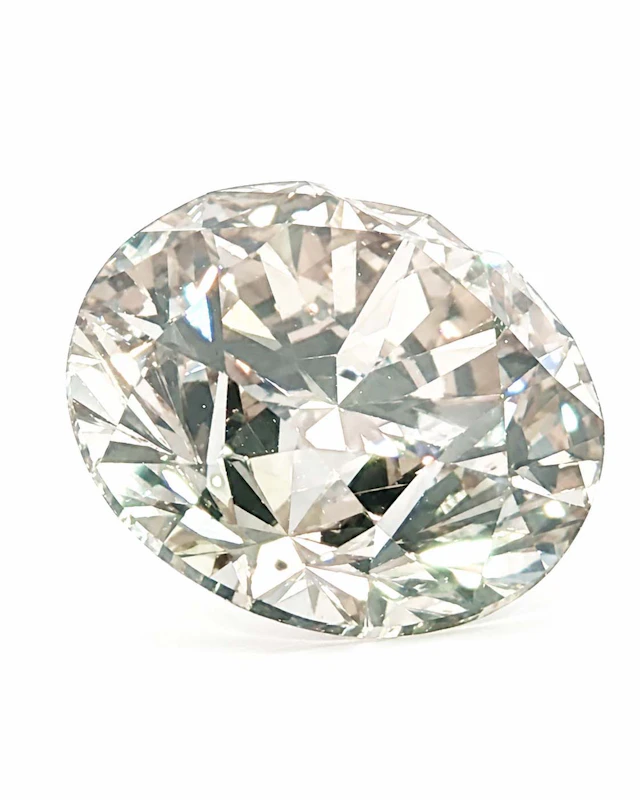 3,065 ct Brillant light brown