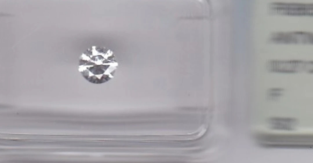 0,27 ct Brillant si2 Farbe F IGI-Zertifikat