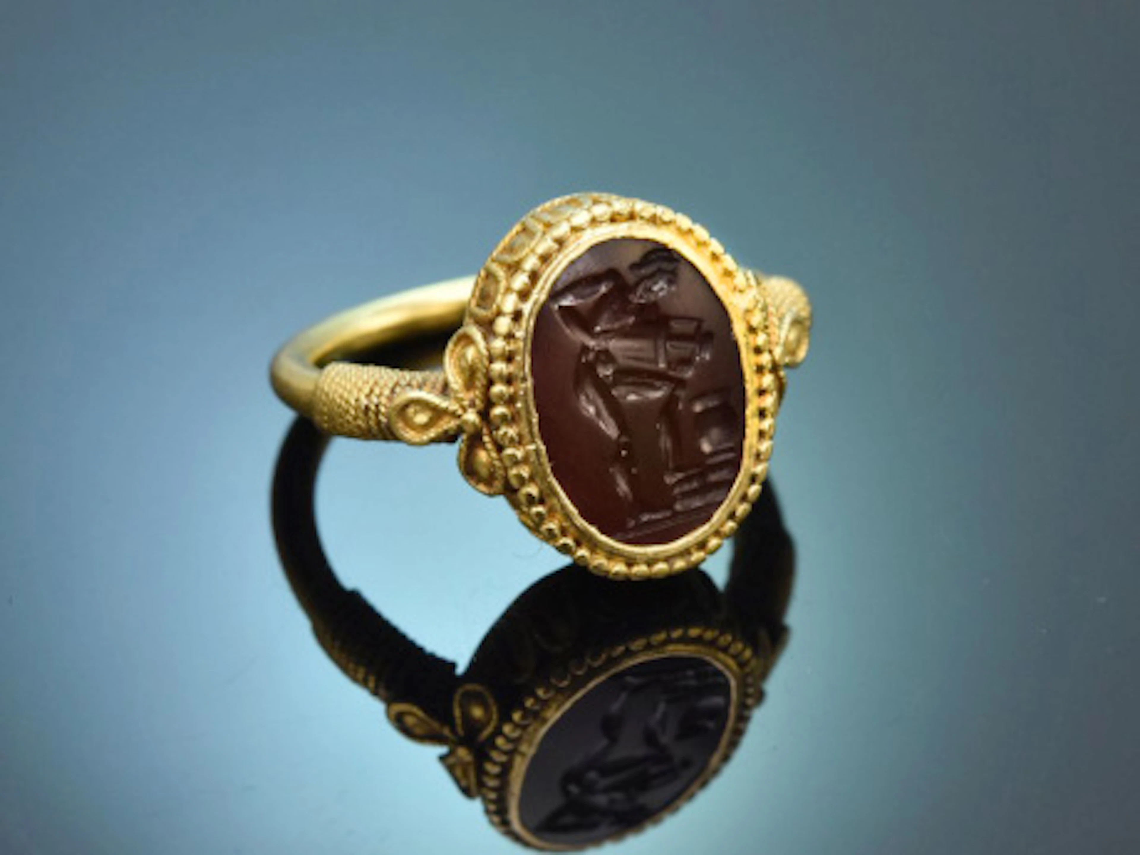 Um 1950! Seltener handgearbeiteter Ring mit historischem Intaglio aus Gold 916