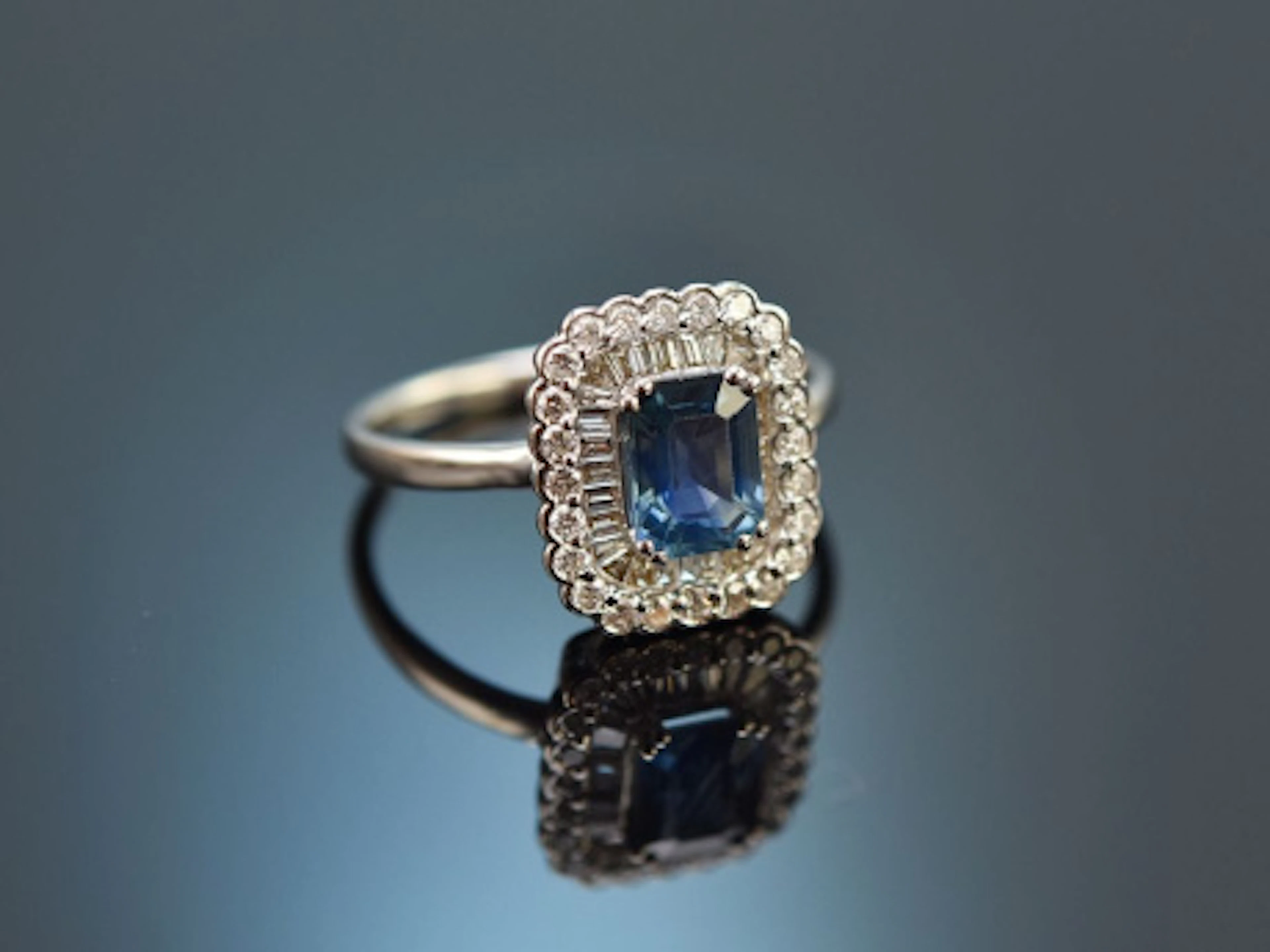 Edler Saphir Ring mit Diamanten Weißgold 750
