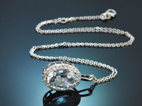 Klassischer Diamant Aquamarin Anhänger mit Kette aus Weißgold 585