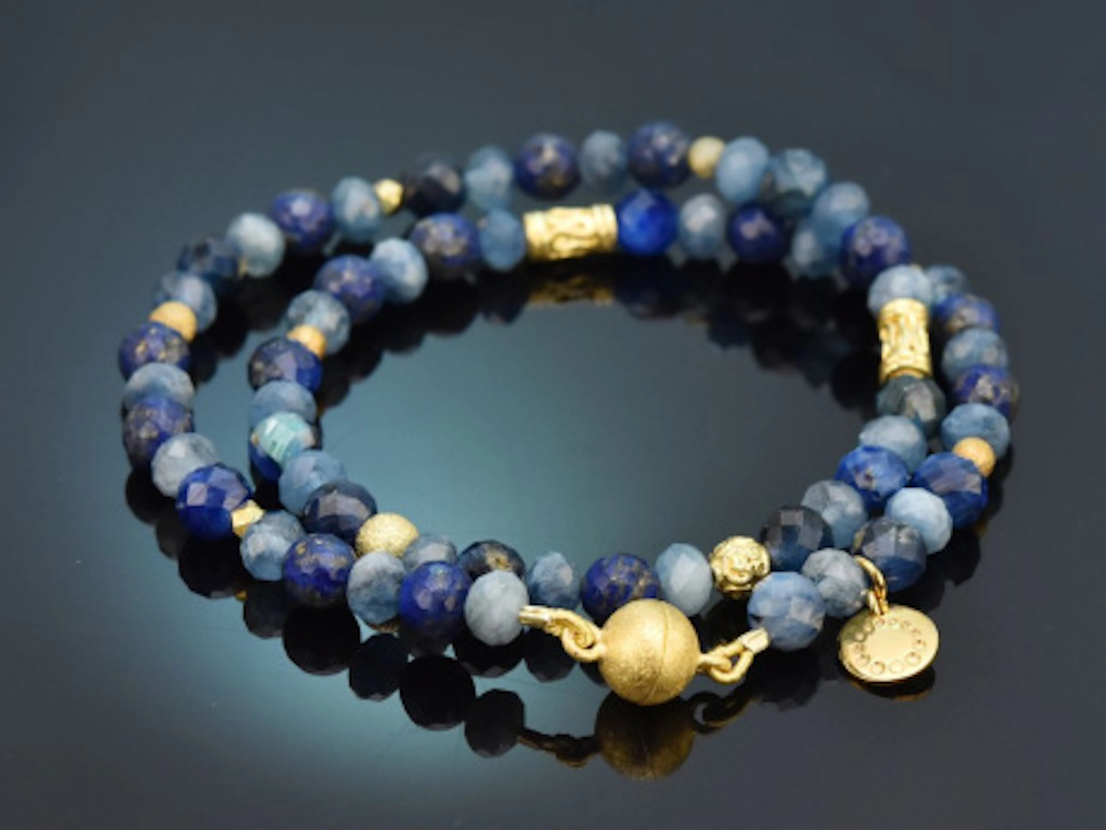 Deep Blue! Fancy Armband aus Saphir Iolith Lapislazuli und vergoldetem