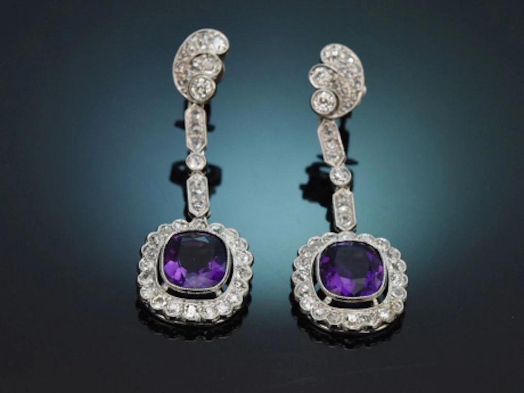 Um 1930! Edle Ohrringe mit Diamanten und Amethysten aus Weißgold 585