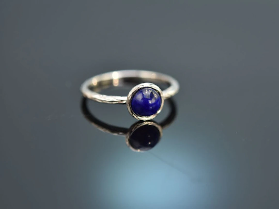 Tiefes Blau! Zarter Ring mit Lapsilazuli Weiß Gold 750