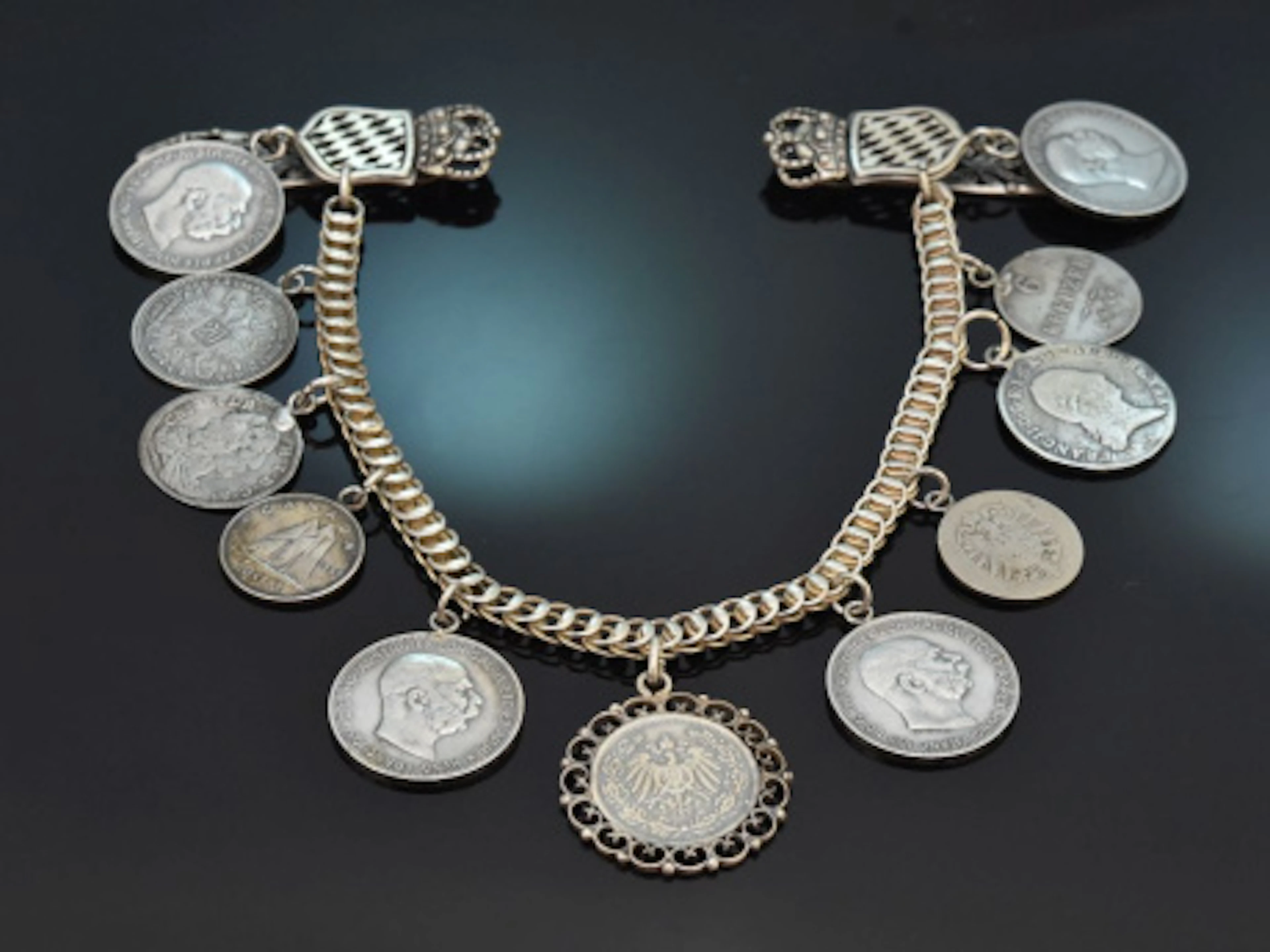 Bayern um 1930! Hübsches Damen Charivari mit elf Münzanhängern Silber 835