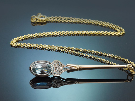 Um 1915! Schöner Aquamarin Diamant Anhänger mit Kette aus Gold 585 und Platin