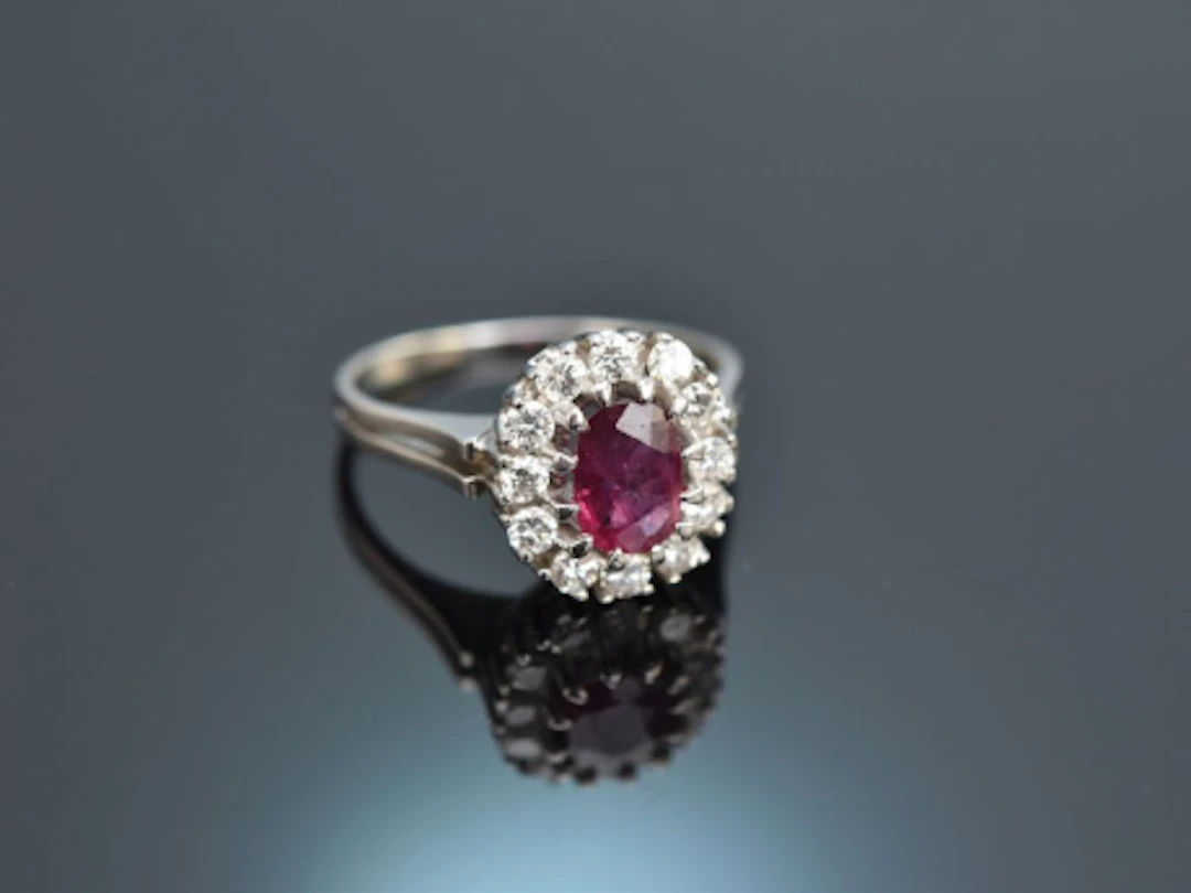 Um 1980! Eleganter Rubin Brillant Ring Weiß Gold 585