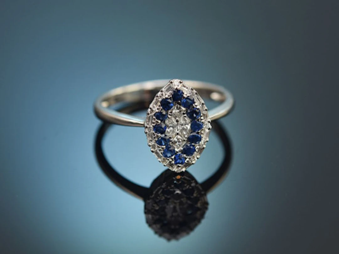Navetteförmiger Ring mit Saphiren und Brillanten aus Weißgold 750