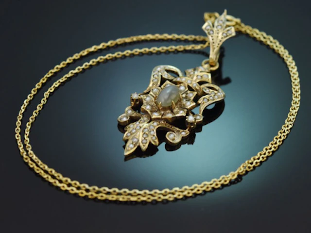 Um 1890! Historismus Anhänger mit Kette grauer Mondstein Saatperlen