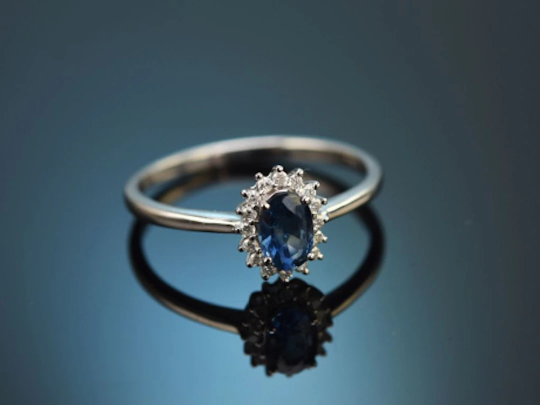 Klassischer Saphir Ring mit Brillanten aus Weißgold 750