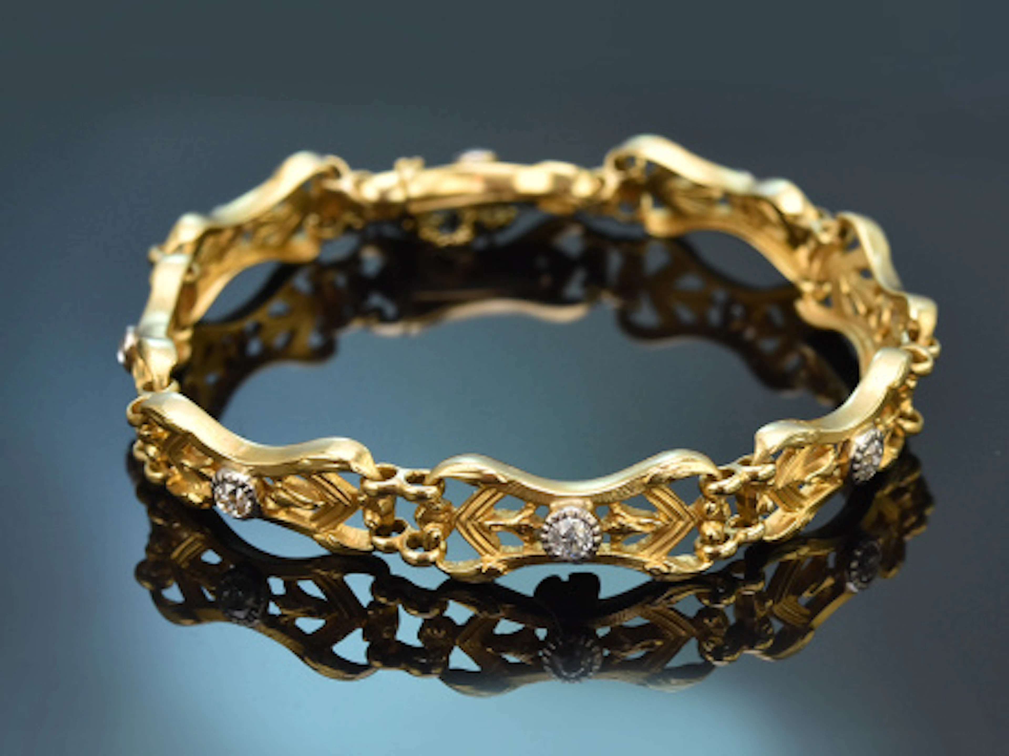 Frankreich um 1910! Wundervolles Jugendstil Armband mit Diamanten aus Gold 750