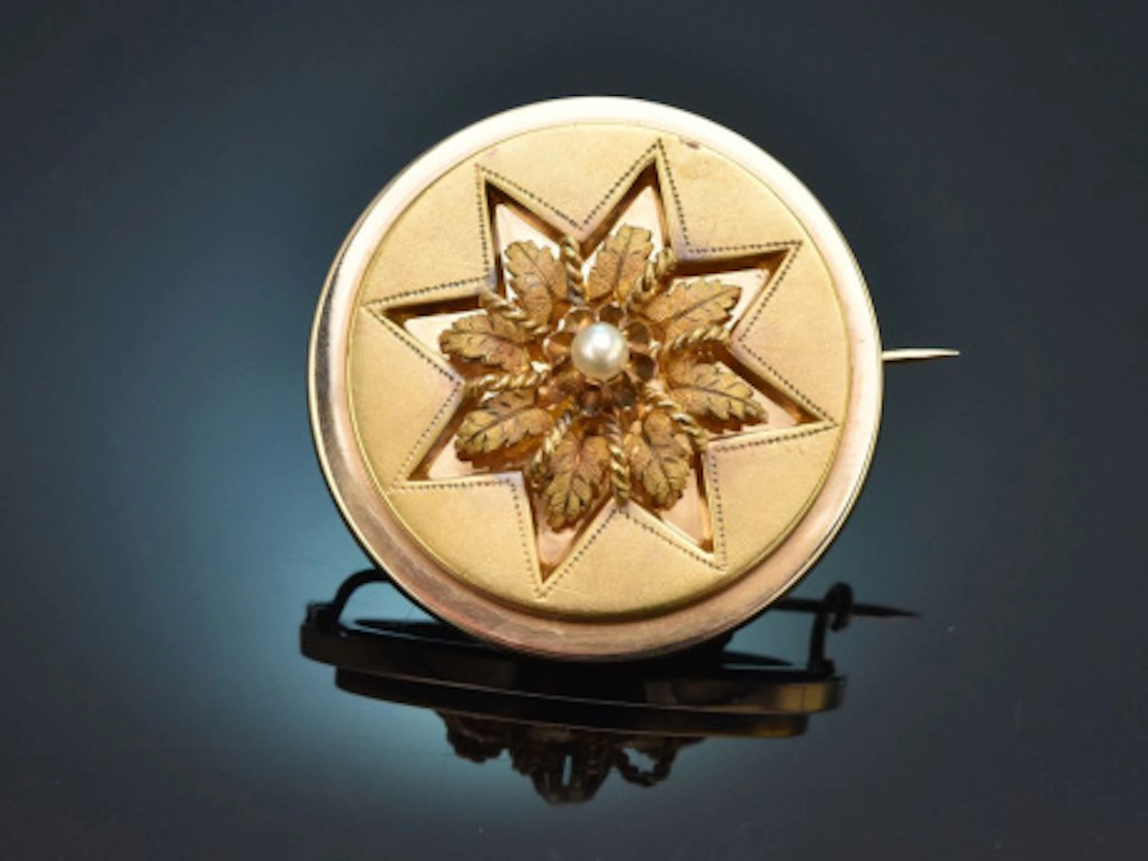Süddeutsch um 1860! Schöne Biedermeier Brosche mit Saatperle aus Gold 585