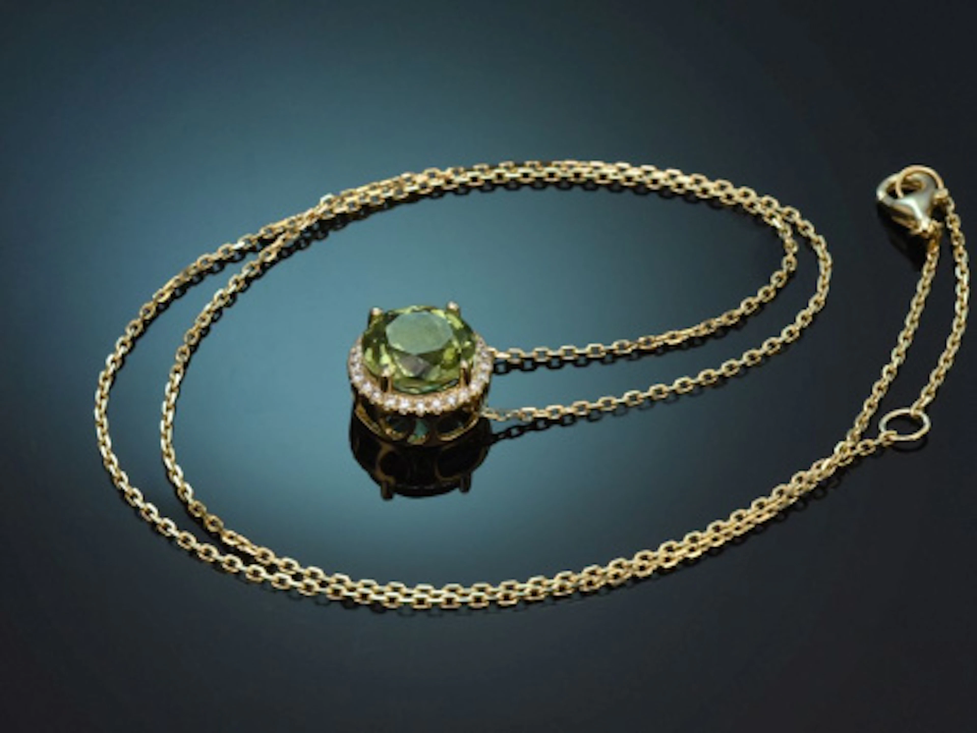 Feiner Peridot Diamant Anhänger mit Kette aus Gold 585