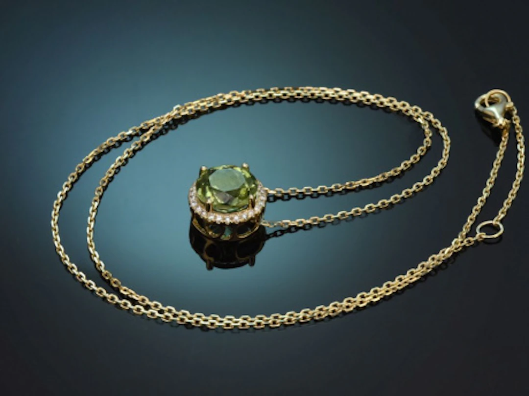Feiner Peridot Diamant Anhänger mit Kette aus Gold 585