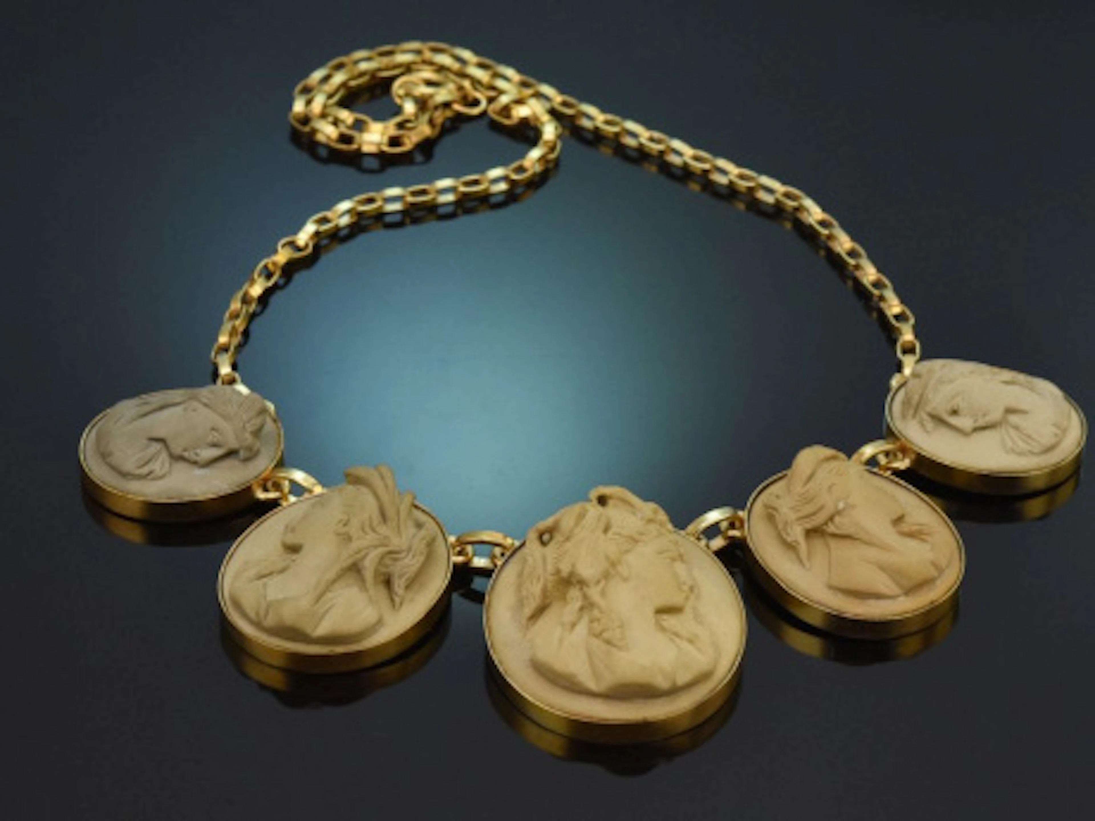 England um 1890! Seltenes Lava Kamee Collier aus vergoldetem Silber