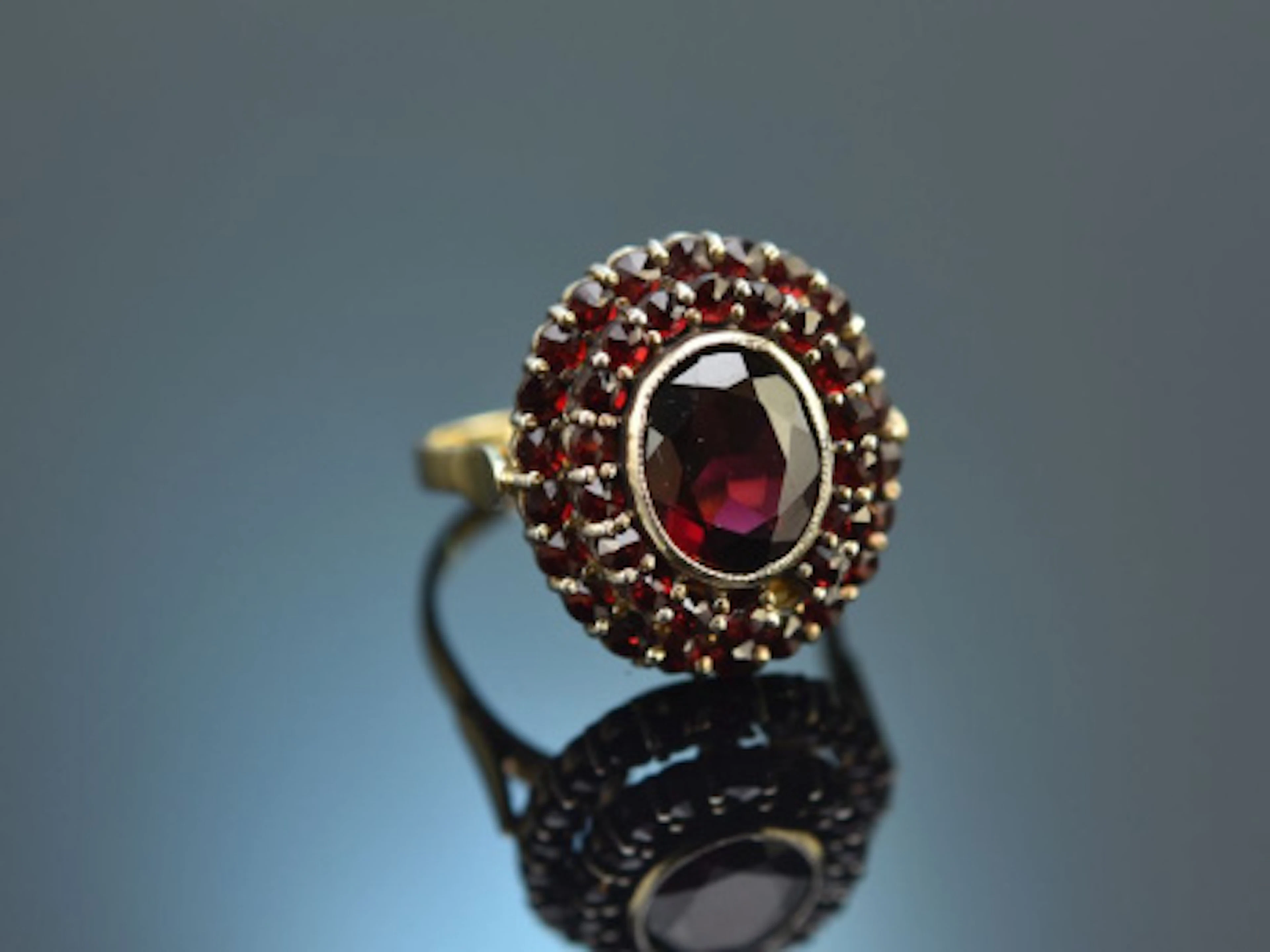 Um 1970! Großer klassischer Granat Ring Gold 585