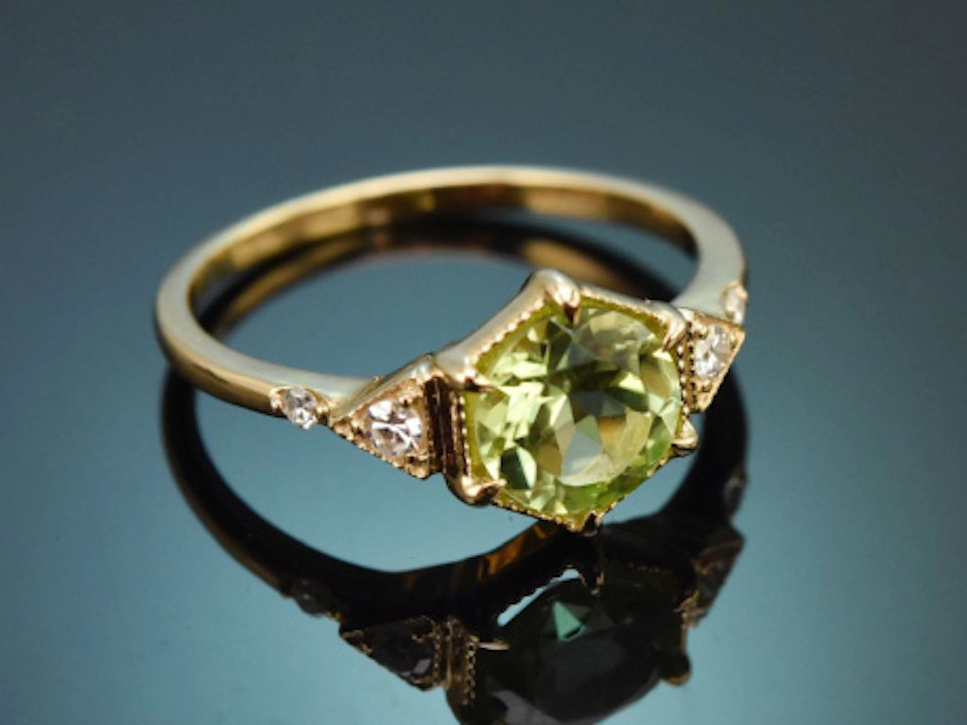 Edler Peridot Ring mit Diamanten aus Gold 585