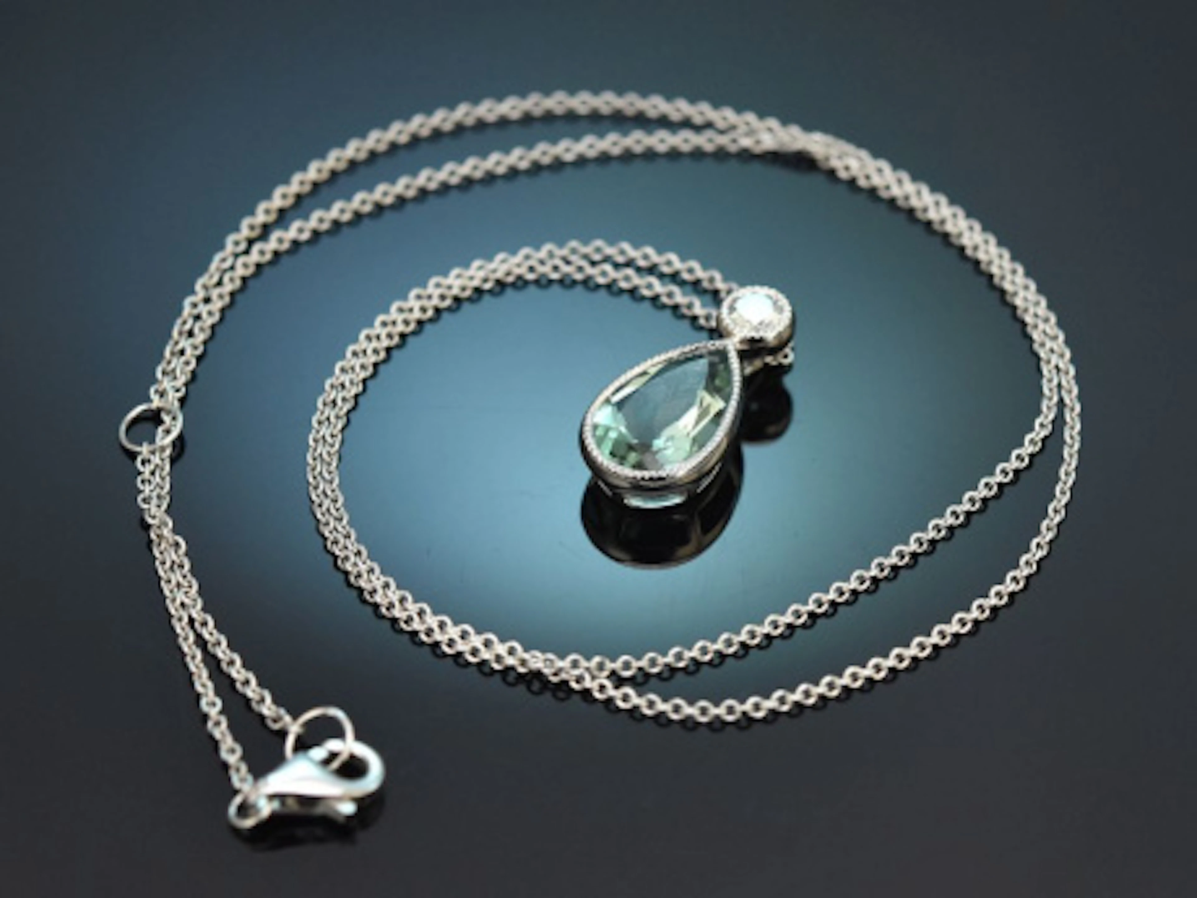 Feiner grüner Edelberyll Diamant Anhänger mit Kette aus Weißgold 750