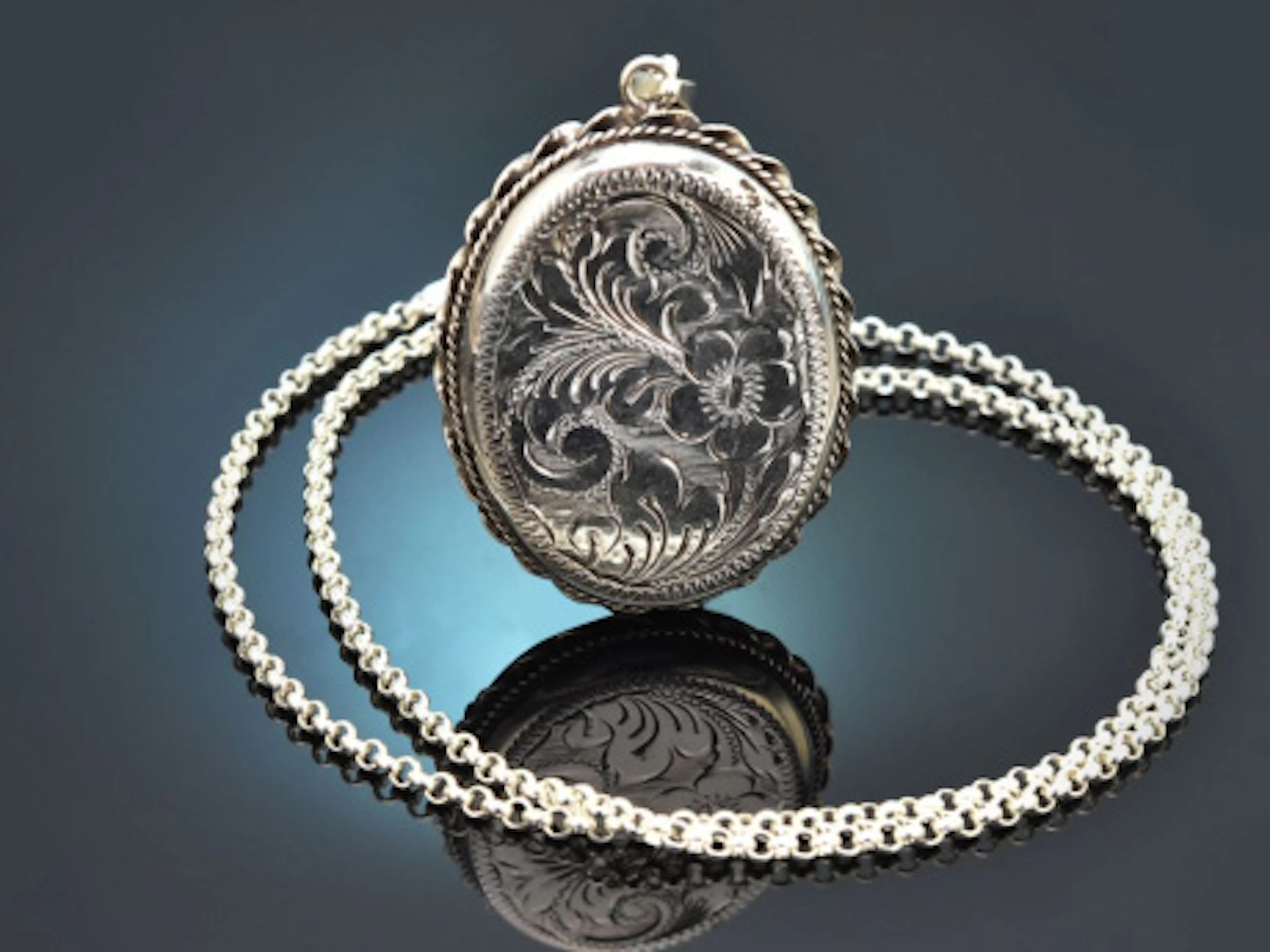 Birmingham 1975! Schöner großer Medaillon Anhänger mit Kette aus Sterling