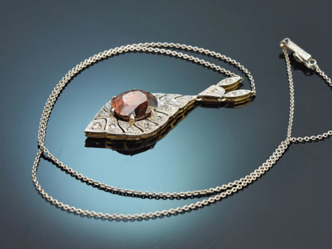 Süddeutsch um 1910! Collier mit rötlichem Zirkon und Diamanten aus