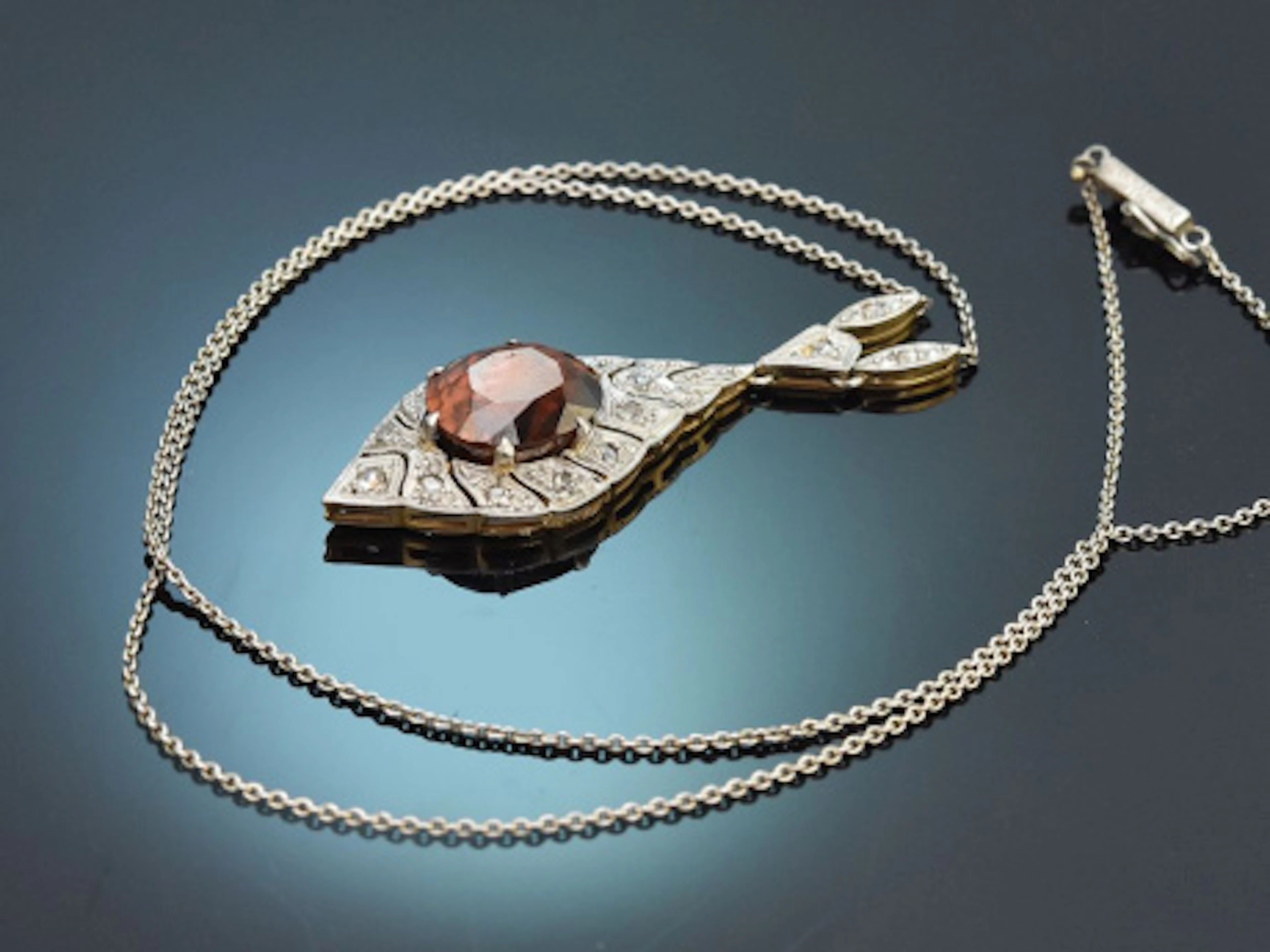 Süddeutsch um 1910! Collier mit rötlichem Zirkon und Diamanten aus