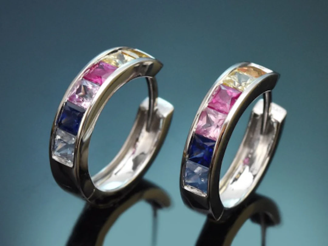 Regenbogen Creolen mt feinen bunten Saphiren aus Weißgold 585