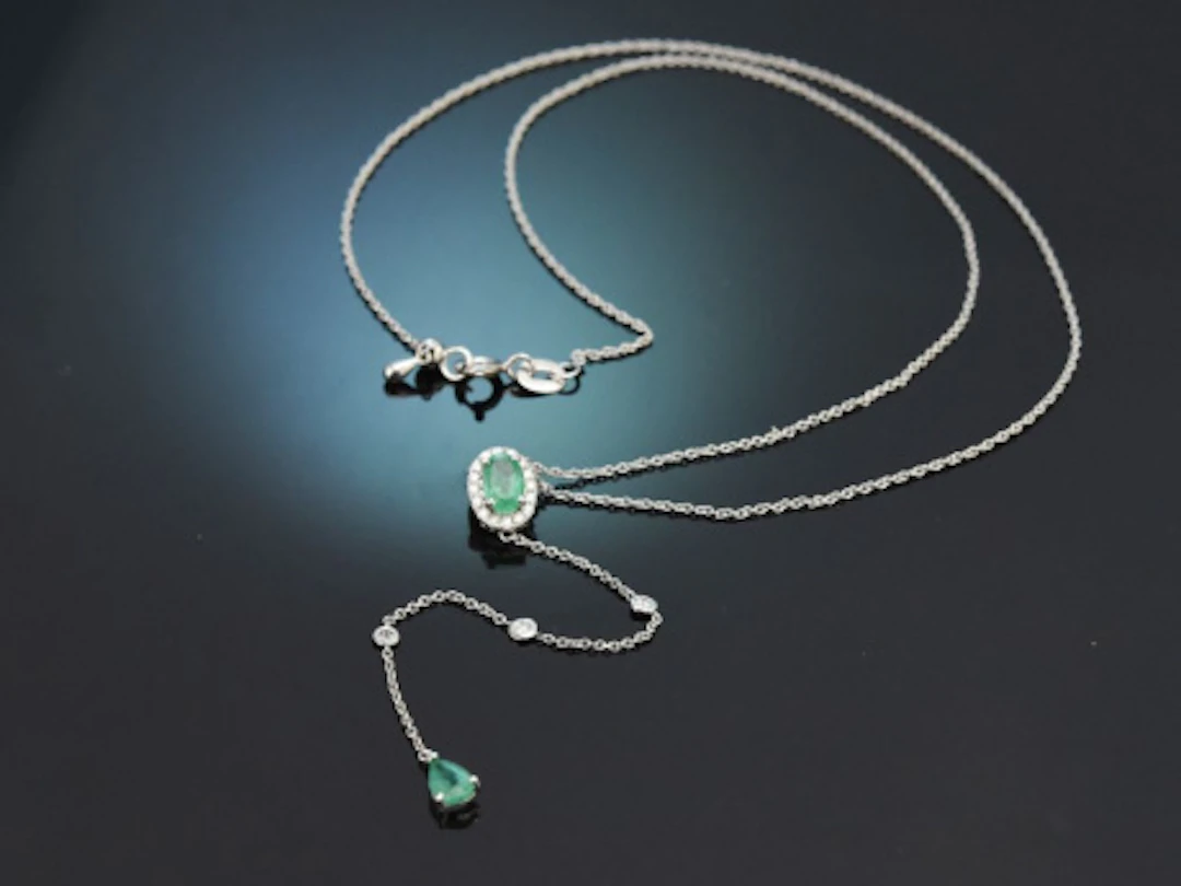Feines Y-Collier mit Smaragden und Diamanten aus Weißgold 750