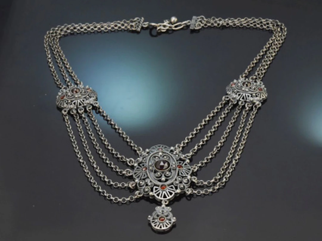 Linz um 1960! Schöne Trachten Dirndl Kette mit Granaten aus Silber 835