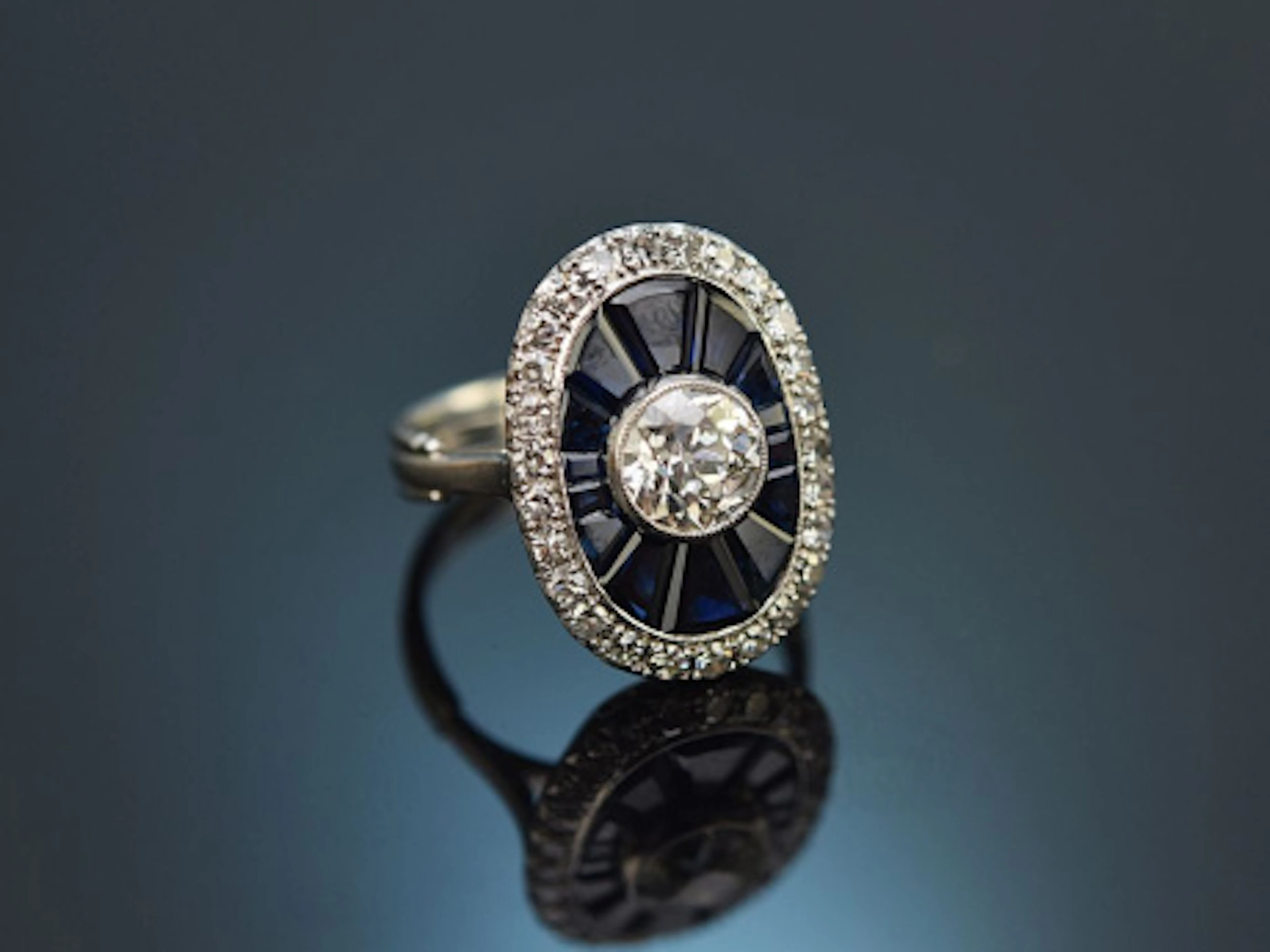 Um 1920! Exquisiter Art Deco Ring mit Diamant ca. 1,2 ct und Saphiren