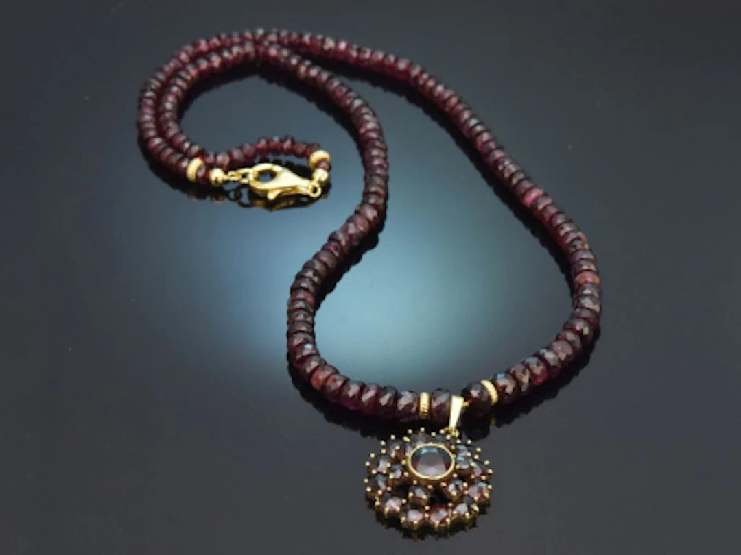München um 1970! Schöne Granat Trachten Collier Kette mit vergoldetem Silber