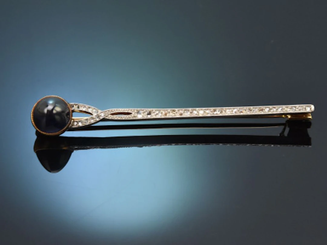 Lausanne um 1910! Feine Brosche mit Saphir und Diamanten aus Platin