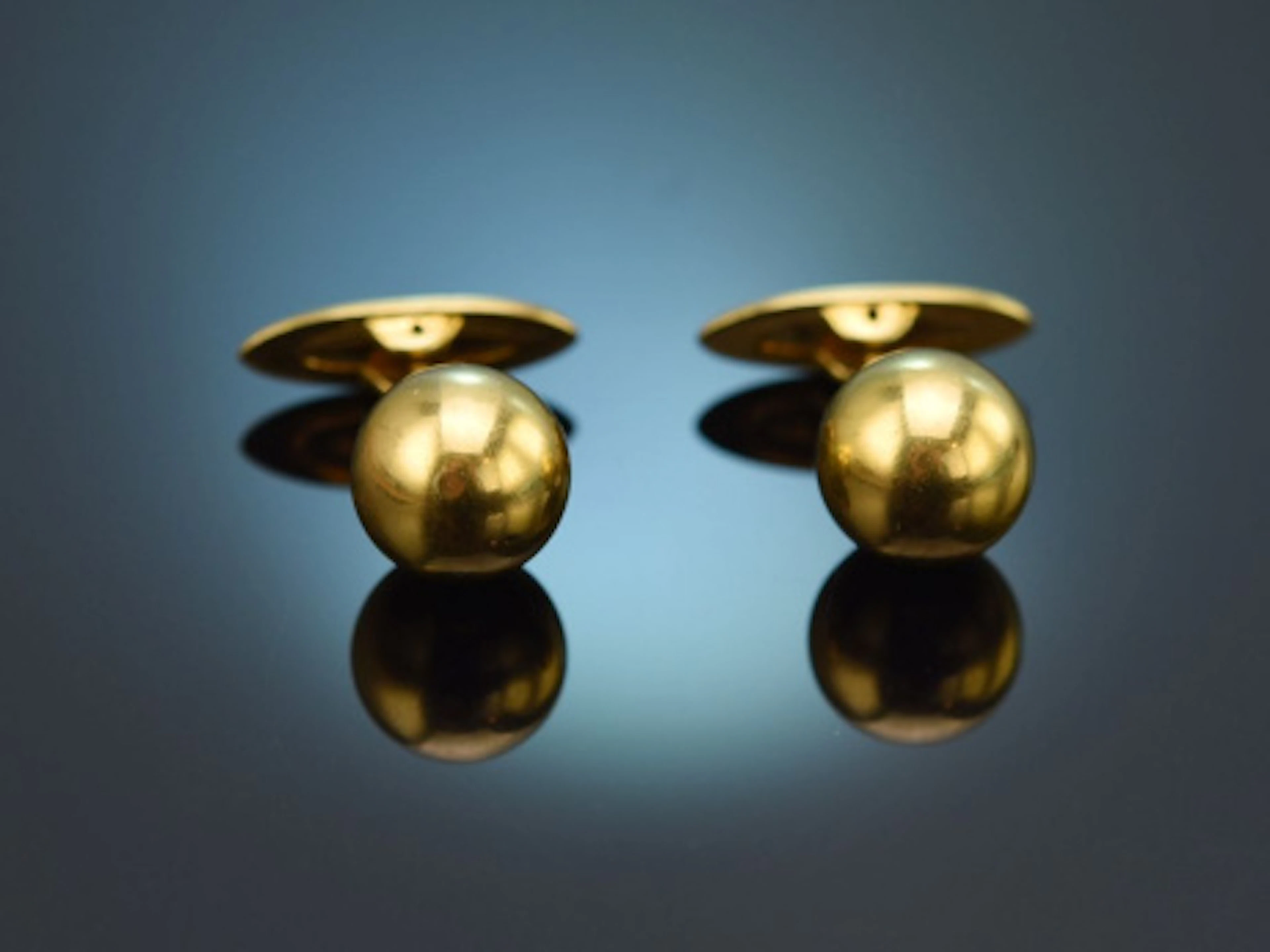 Um 1980! Schlichte edle Manschettenknöpfe in Kugelform aus Gold 750