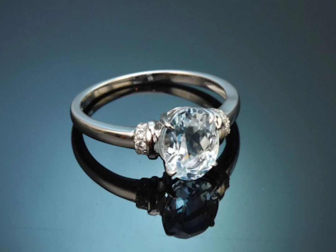 Soft Blue! Schöner Aquamarin Ring mit Diamanten aus Weißgold 585