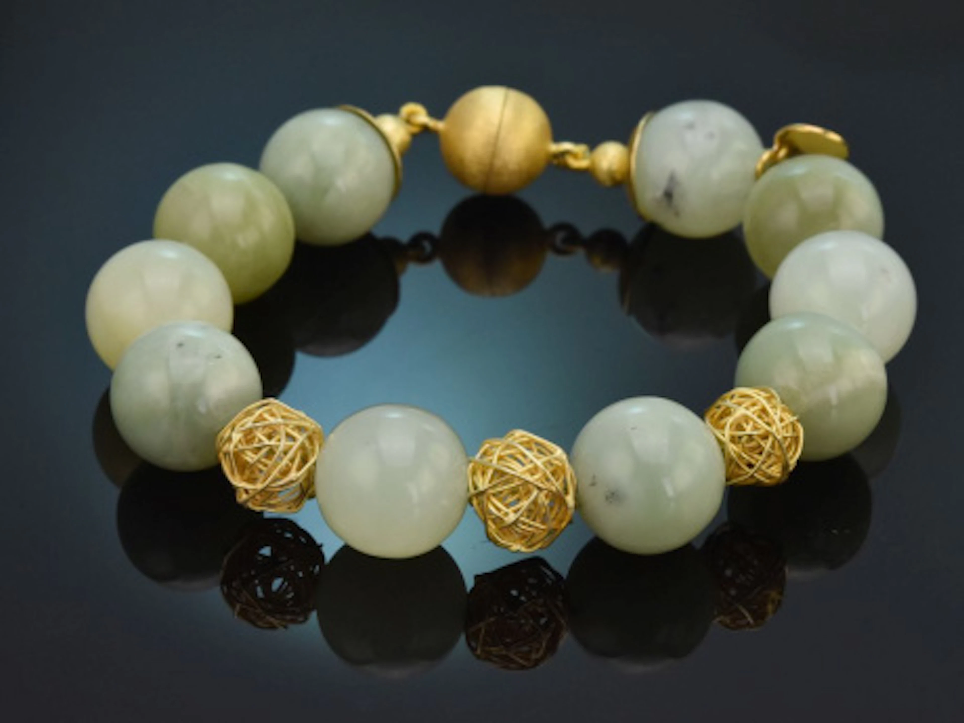 Aus unserer Werkstatt! Jadeit Armband mit vergoldetem Silber 925