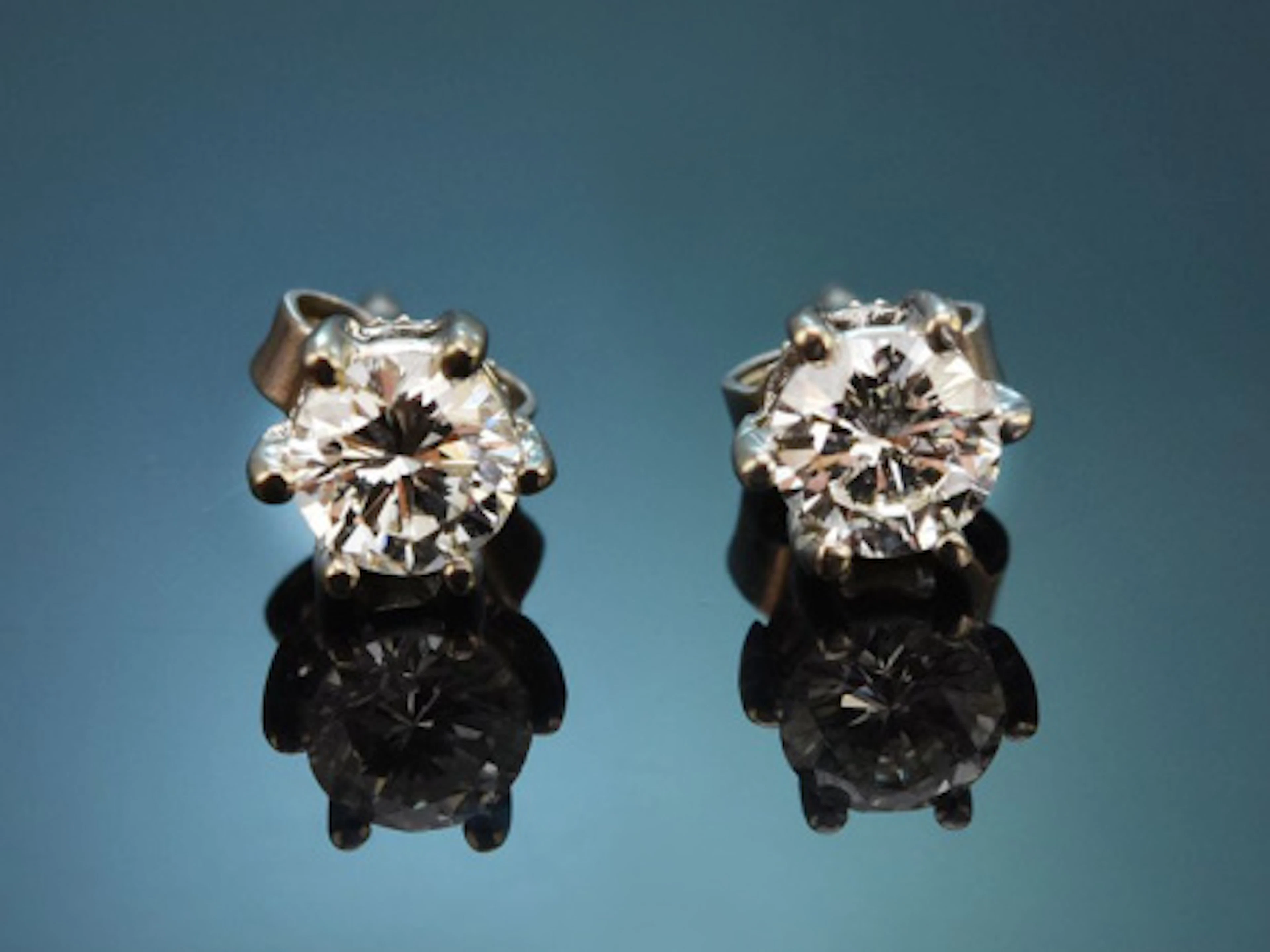 Um 1985! Feine Halbkaräter Brillant Ohrstecker zus ca. 1,0 ct Weißgold 585