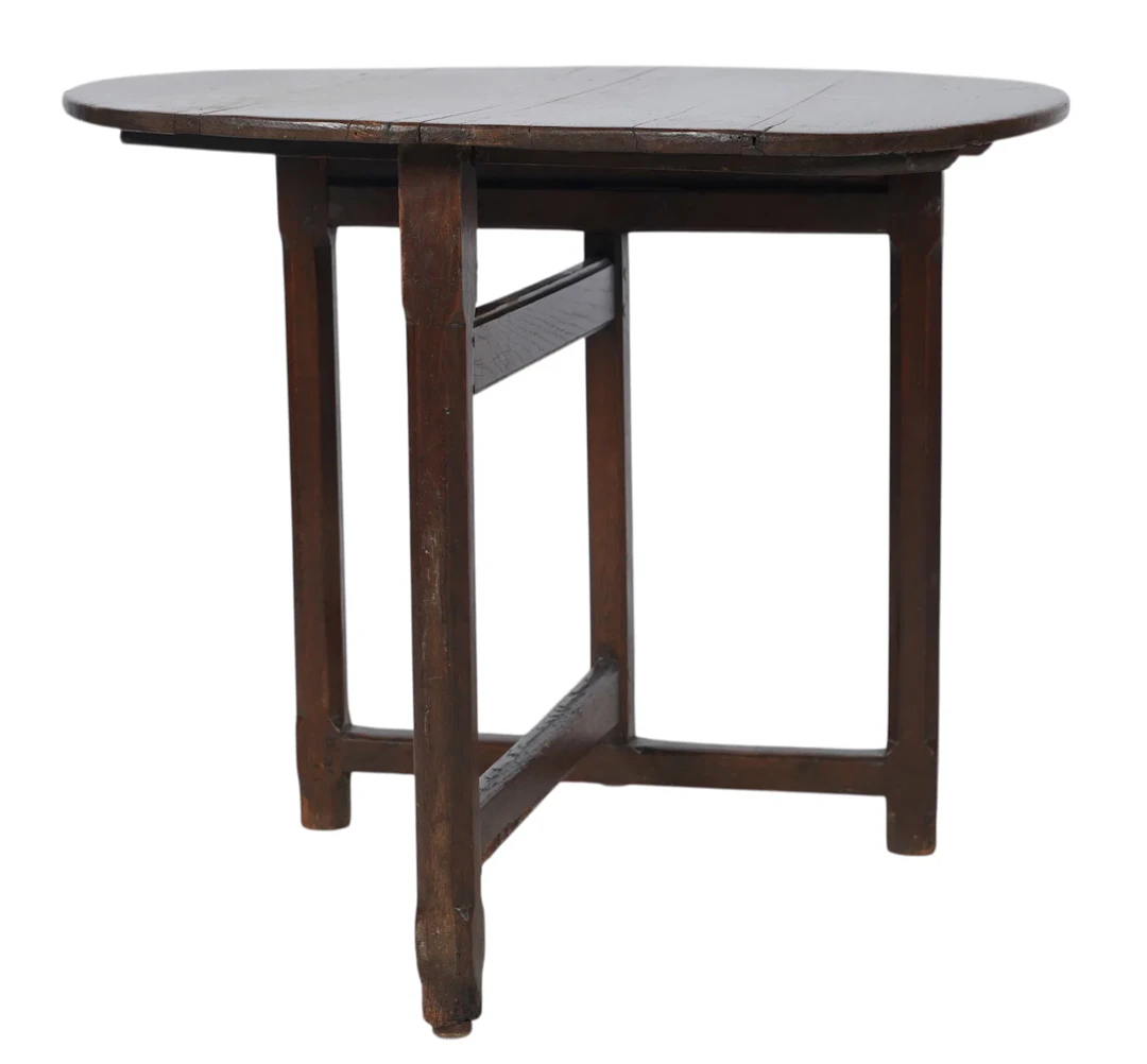 An Antique English Gateleg Folding Table