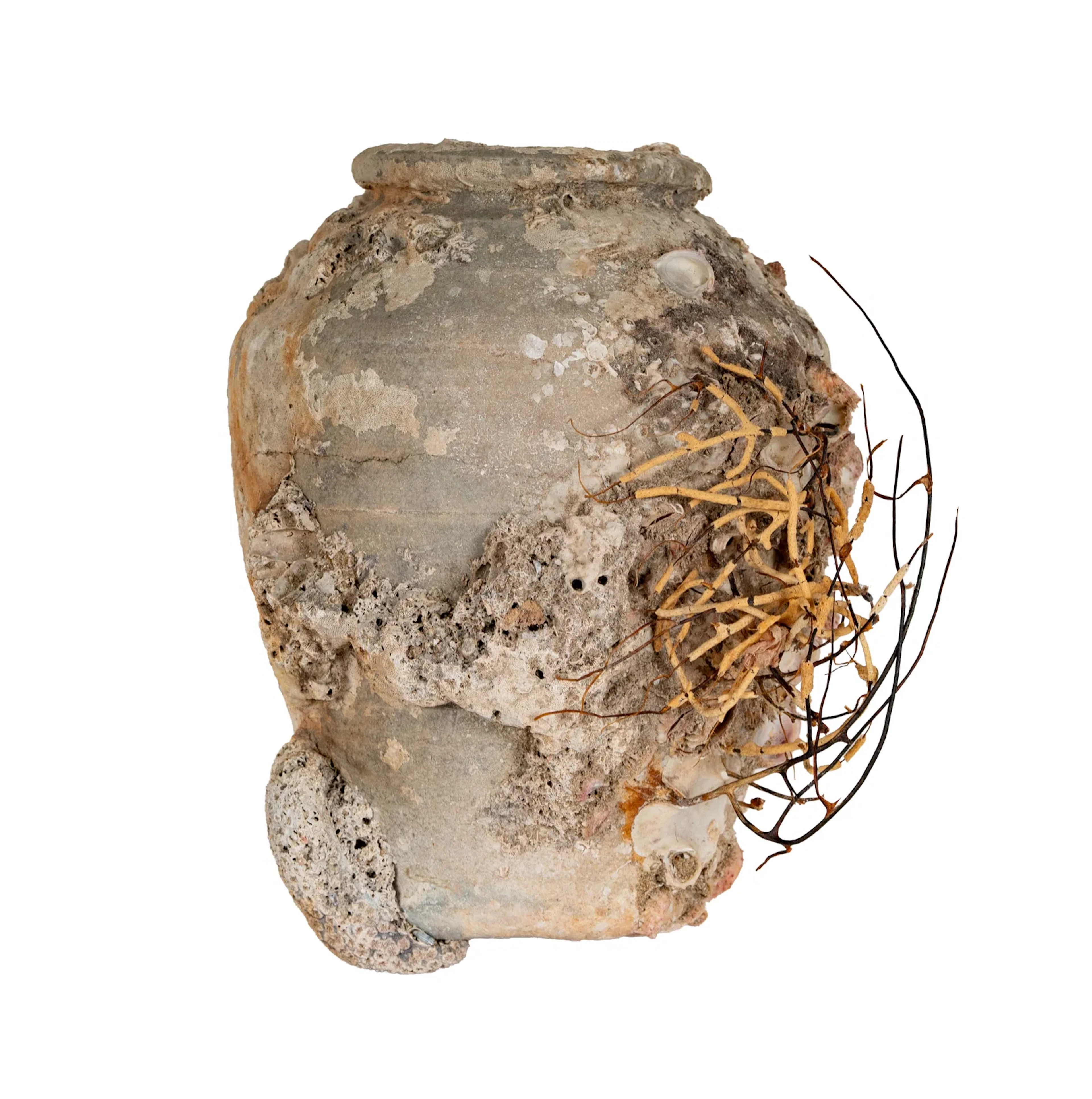 A Documented Small Chinese Urn Recovered From Yung T'au Shipwreck, 1690