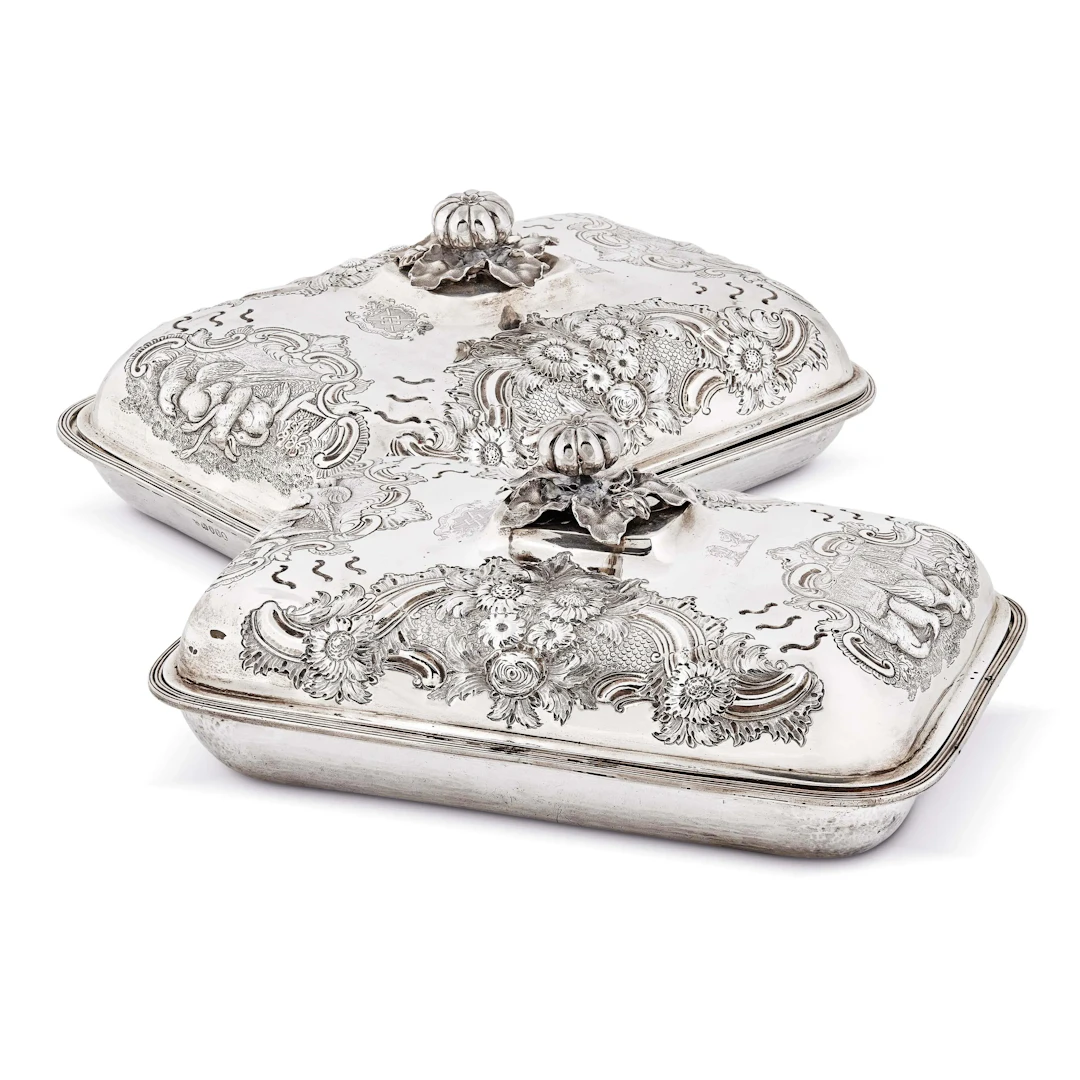 A PAIR OF SILVER VEGETABLE DISHES, THOMAS ROBIN, LONDON, 1804