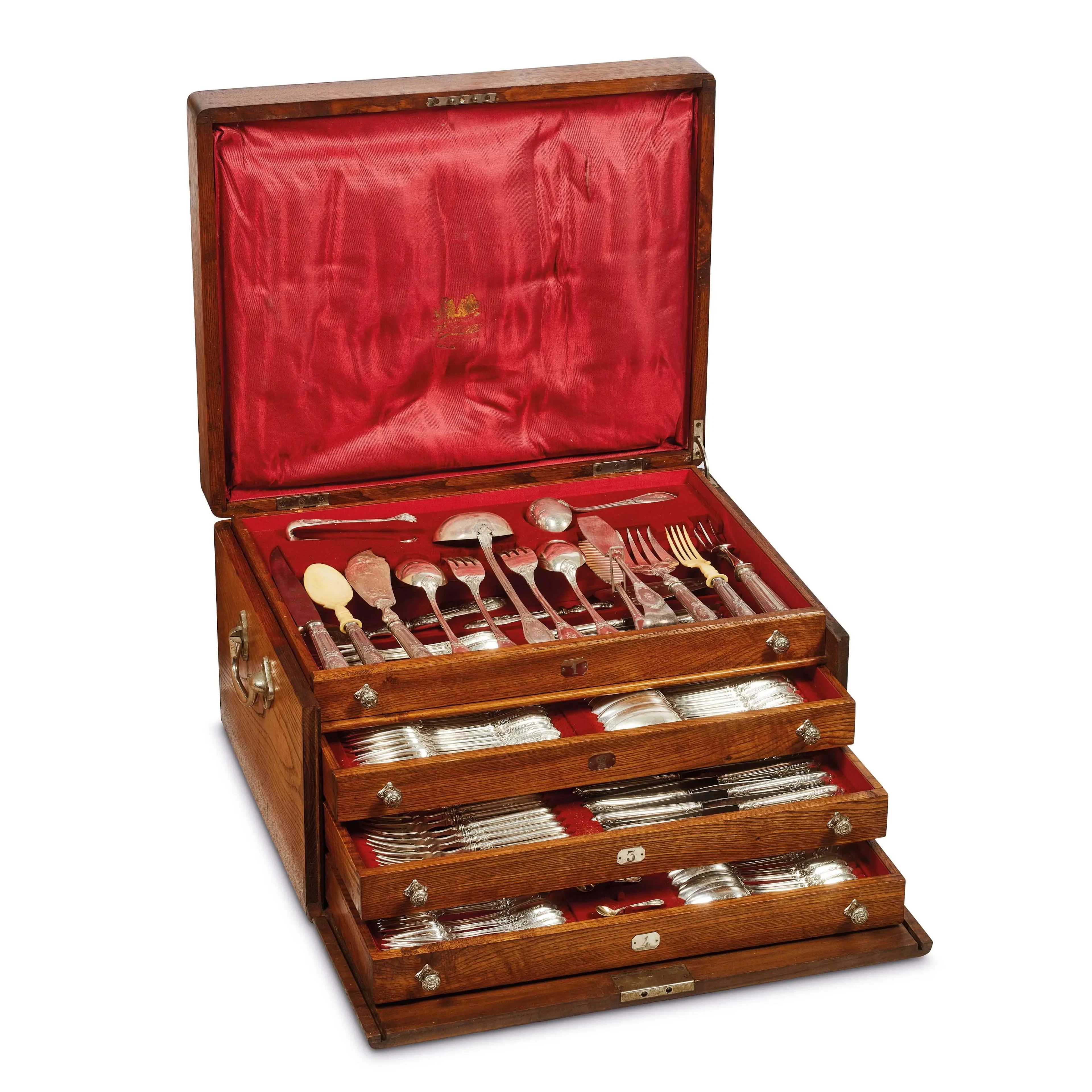 A SILVER FLATWARE SERVICE, OLIER ET CARON, PARIS, 1920 CIRCA