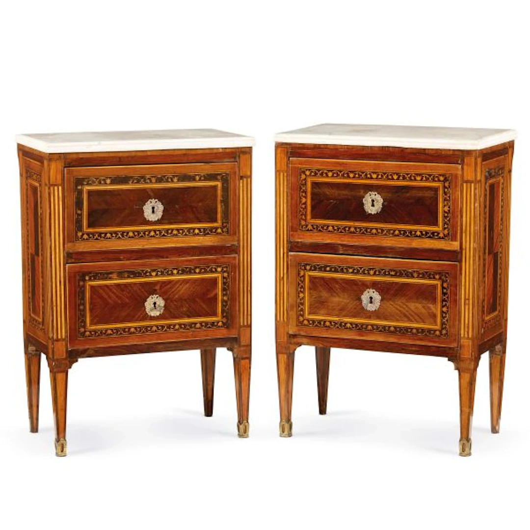 A PAIR OF SMALL NEAPOLITAN COMMODES, 18TH CENTURY