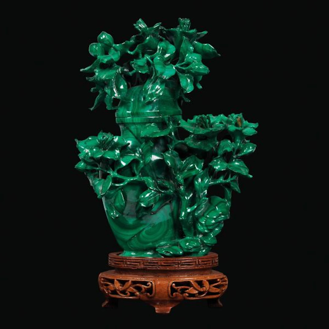 A MALACHITE VASE AND COVER, CHINA, 20TH CENTURY