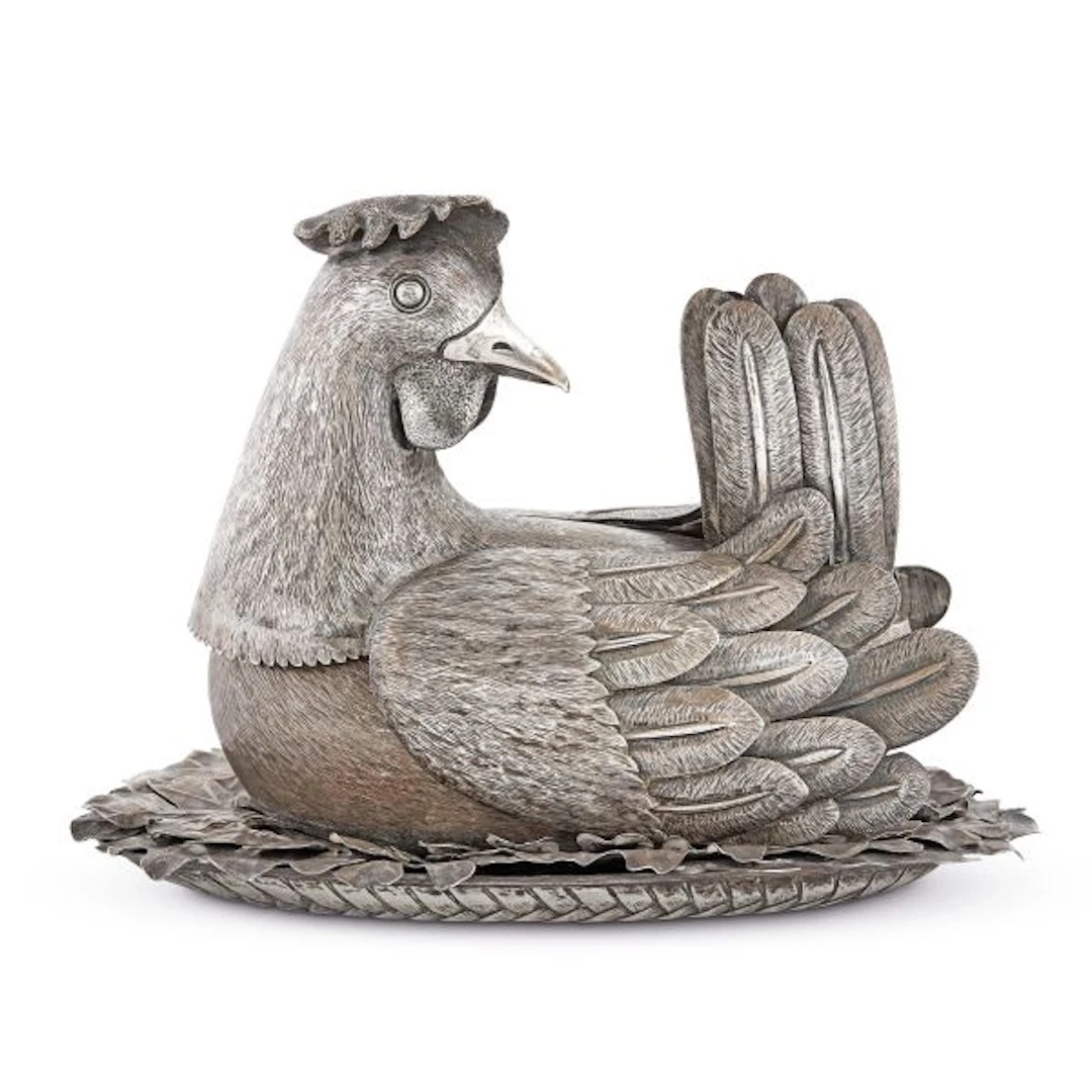 A SILVER HEN SHAPED BOX, ITALY, 20TH CENTURY