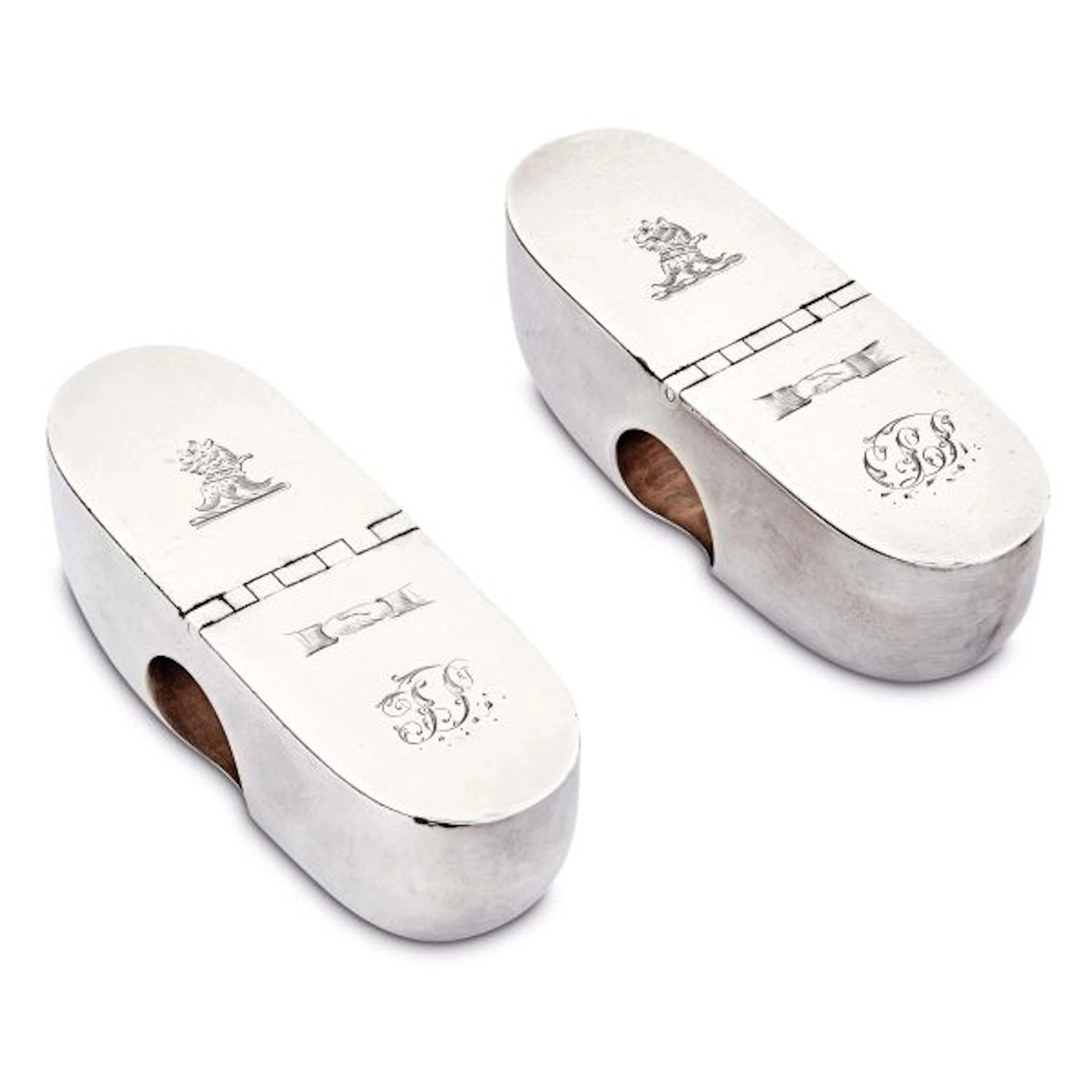 A PAIR OF SILVER THUMB HOLE SNUFF BOXES, JOHN WALTON, NEWCASTLE, 1958/1859